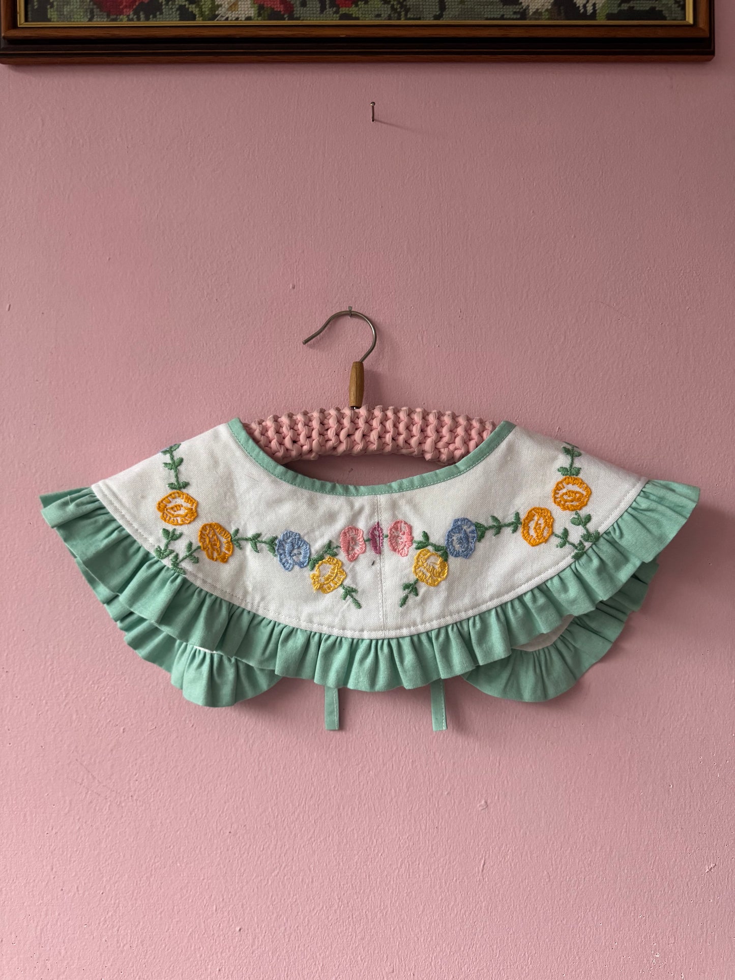 Hand embroidery floral collar with frill