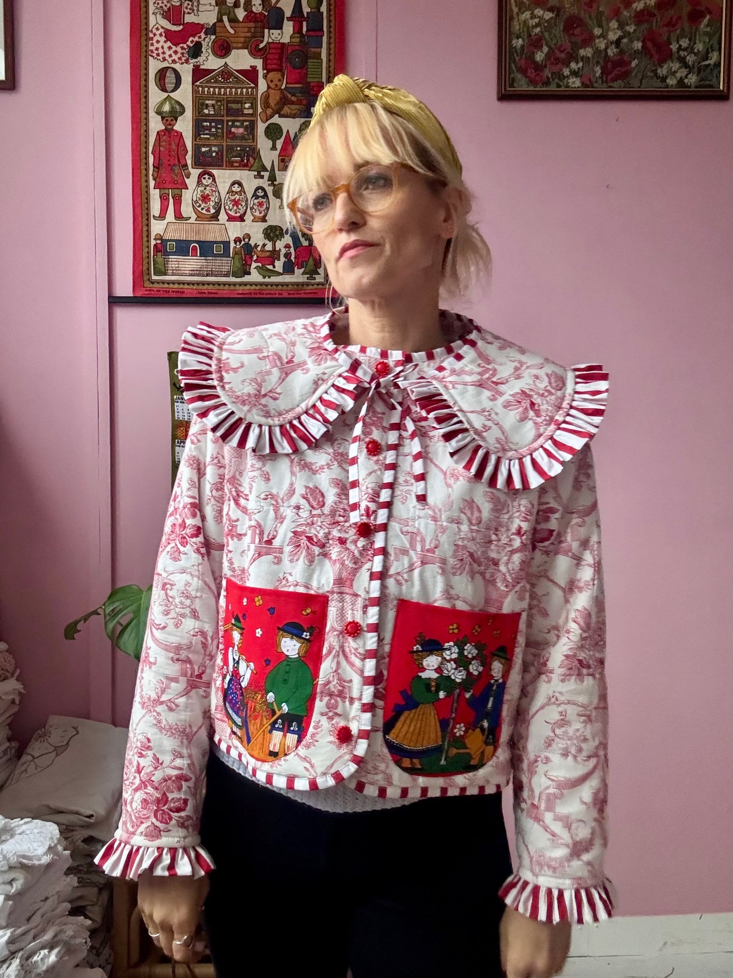 Blanket jacket with detachable collar