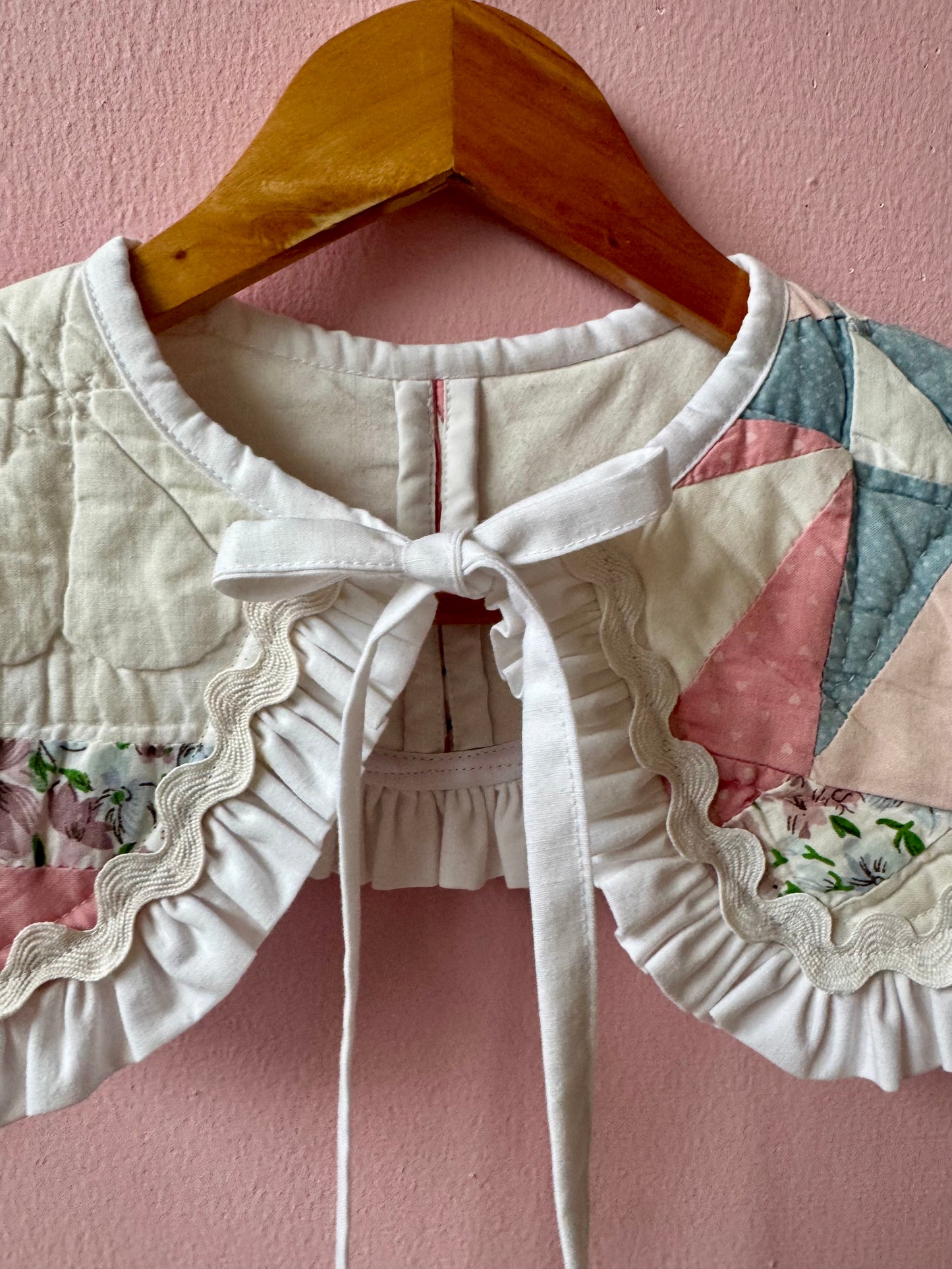 Patchwork collar with white frill