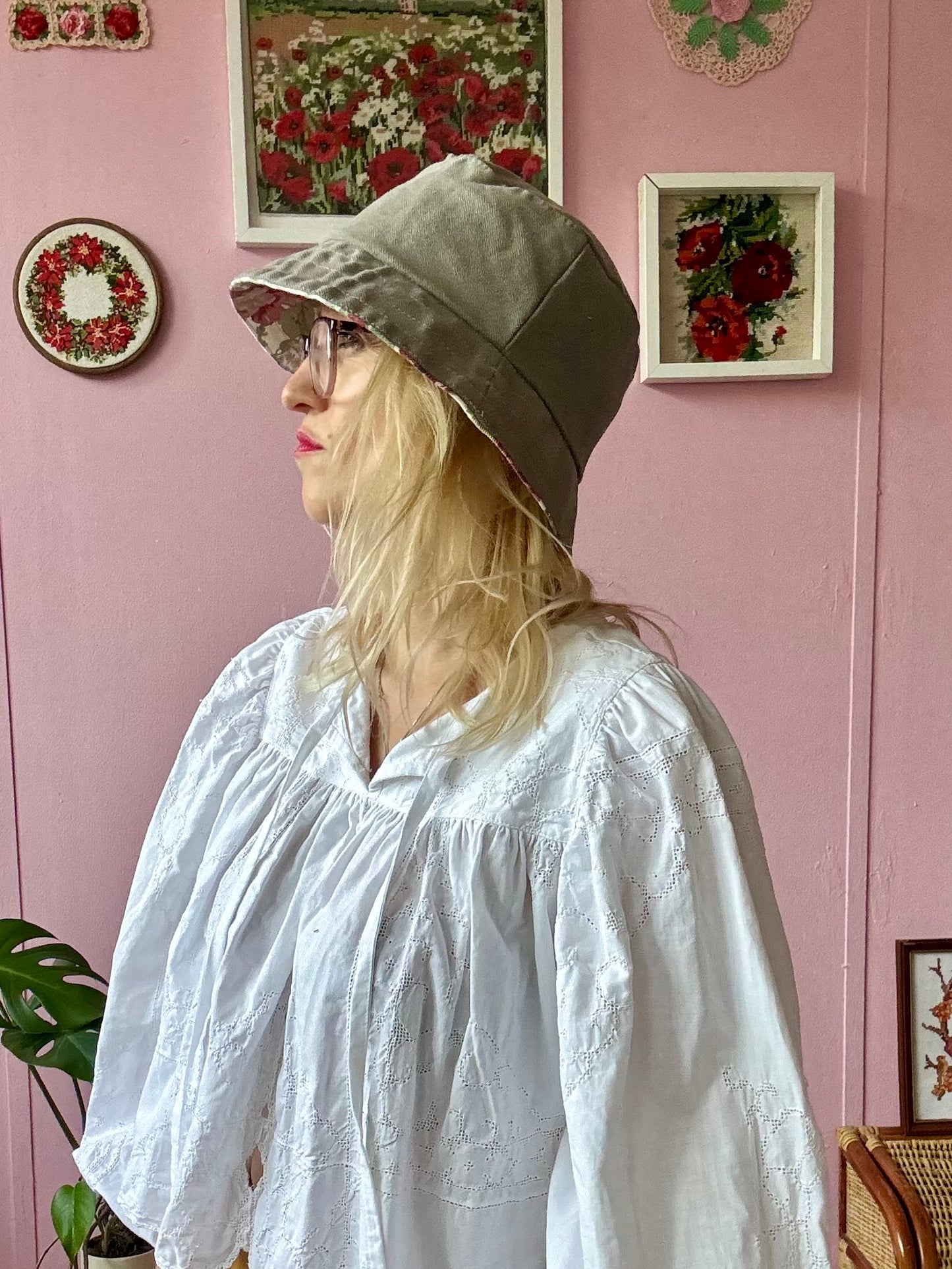 Reversible bucket hat