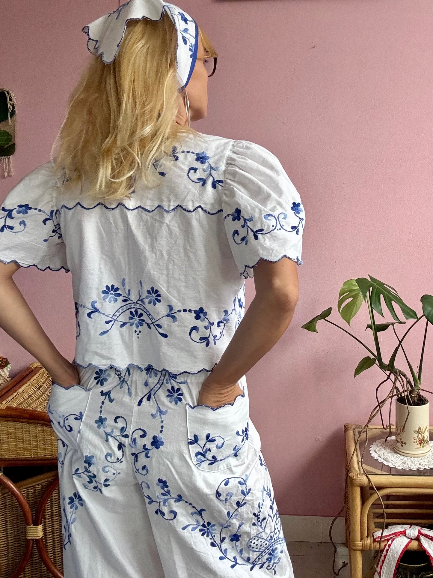 Blue floral embroidery trousers set