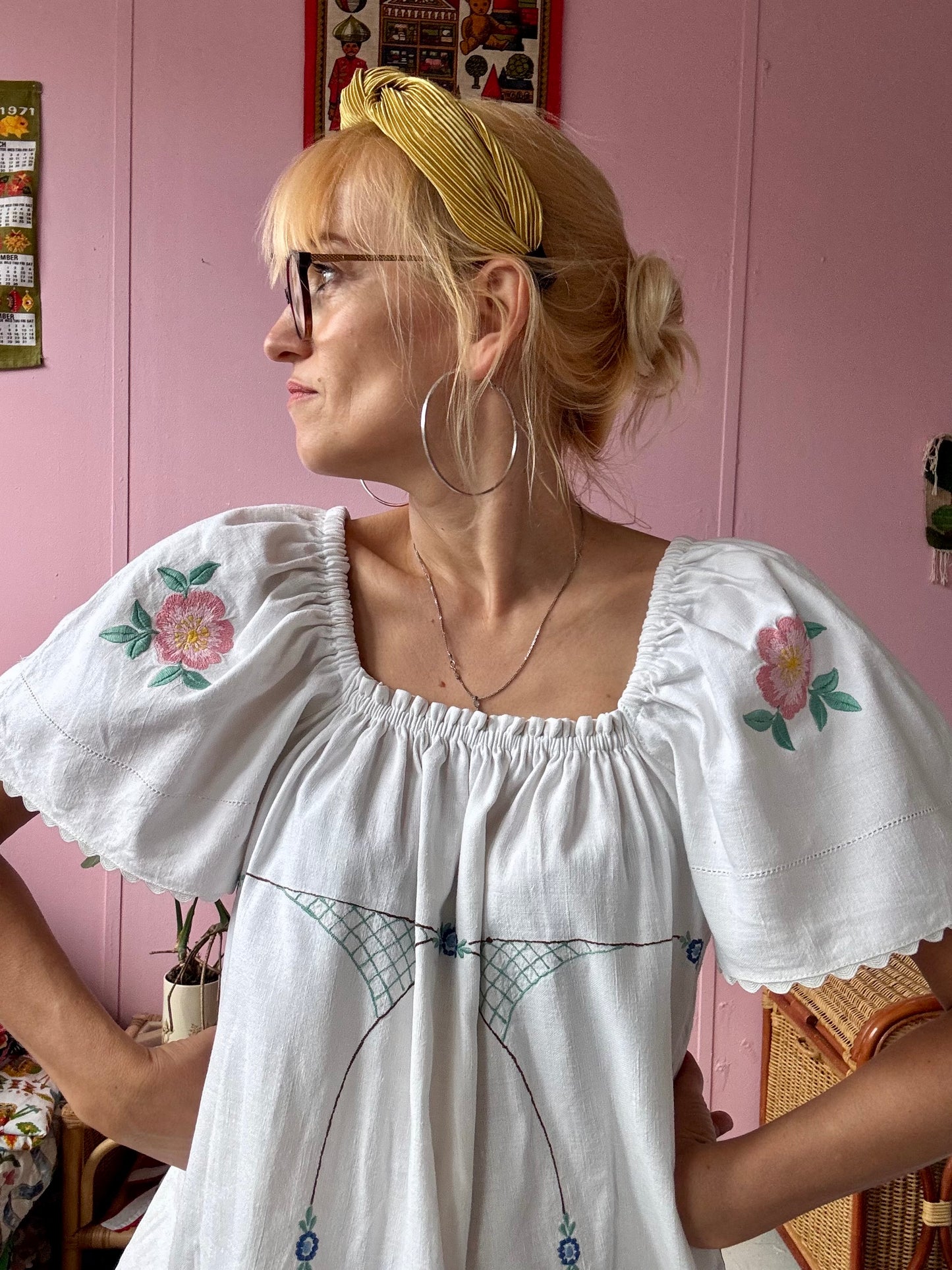 White long dress with bird and flowers embroidery