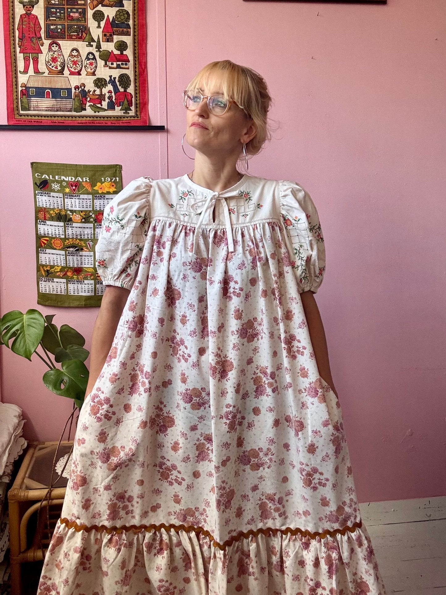 Floral and embroidery midi dres