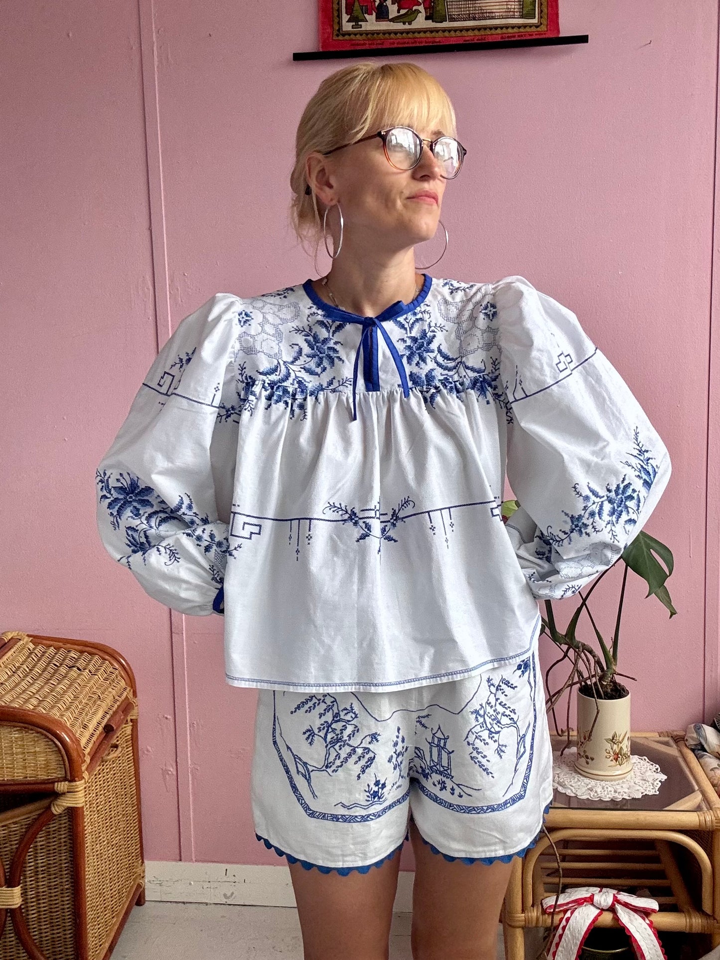 Blue embroidery blouse with long sleeves