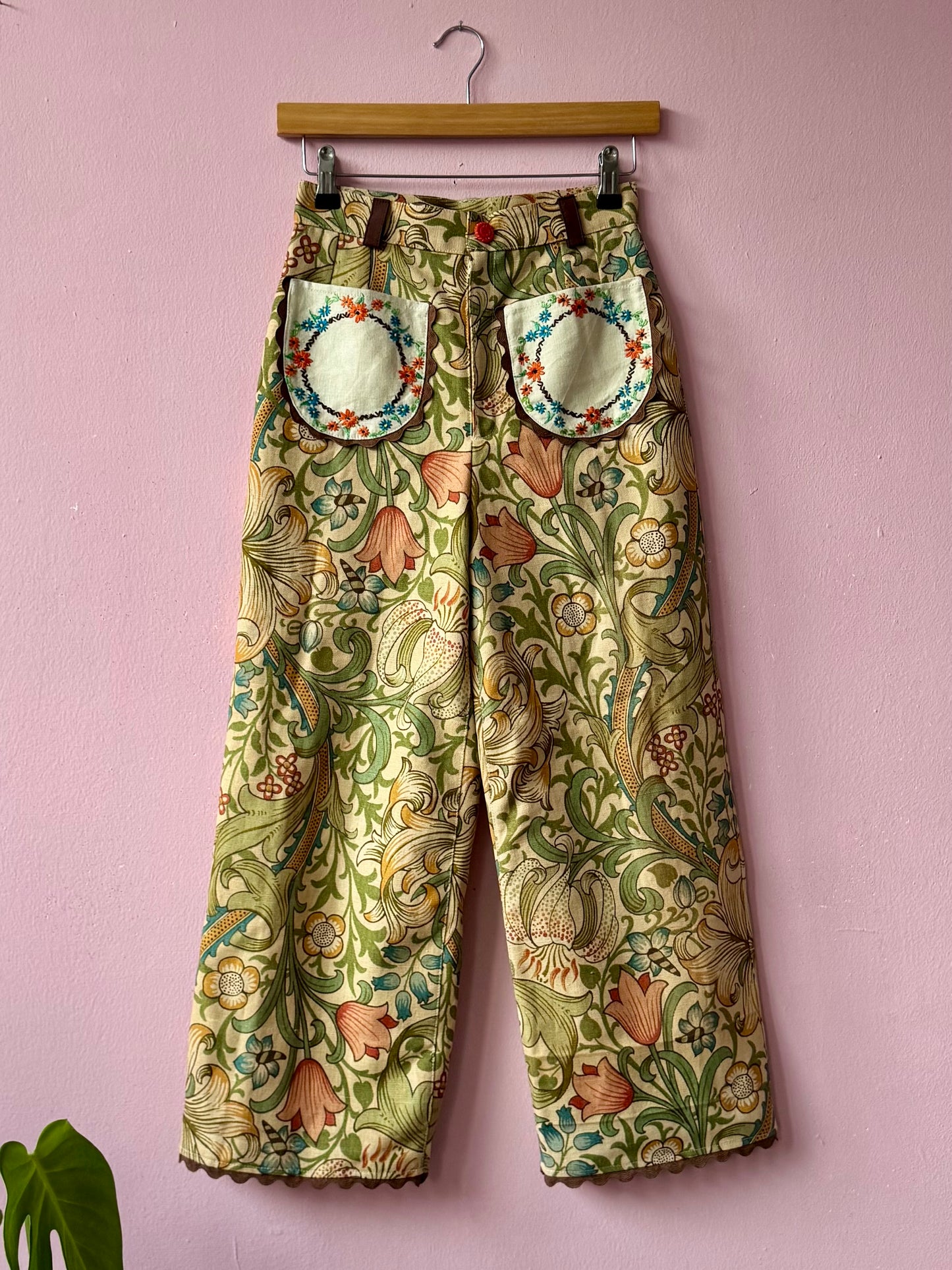 Floral trousers with hand embroidery pockets