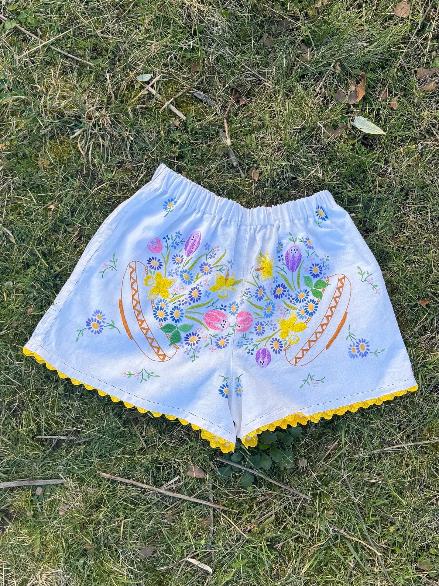Shorts with floral embroidery and yellow ric rac