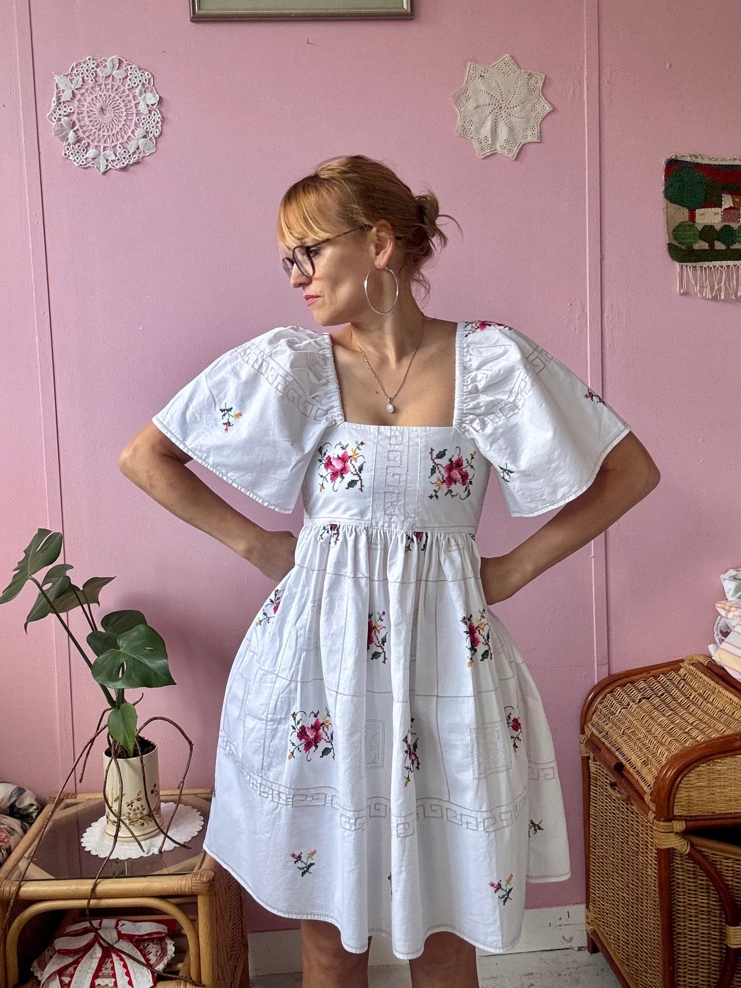 Roses embroidery short dress