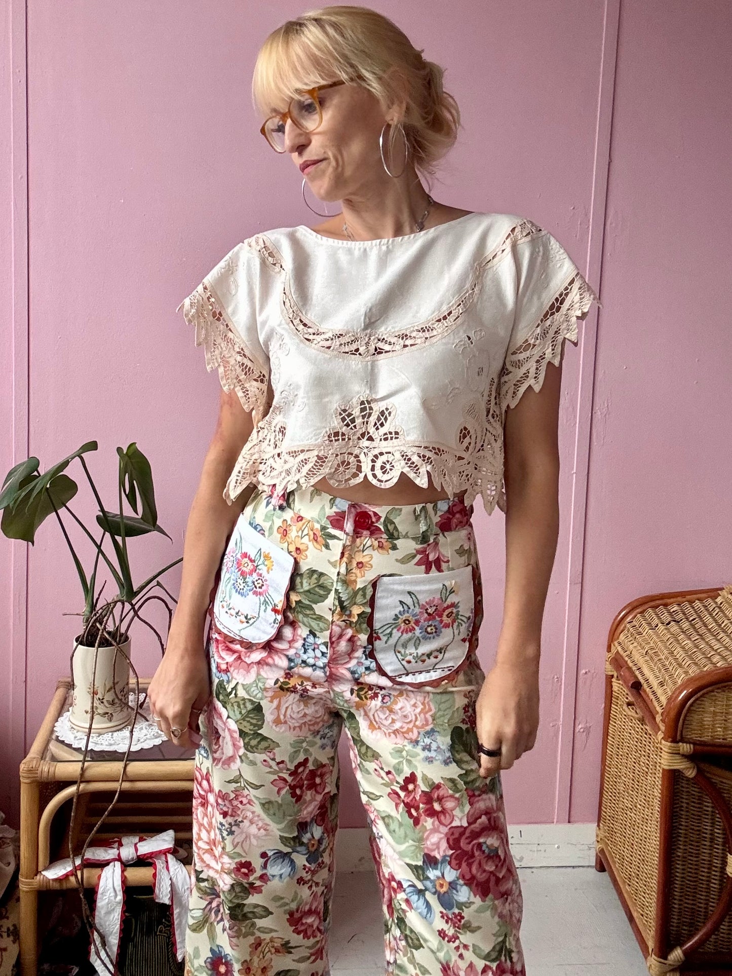 Floral trousers with embroidery pockets