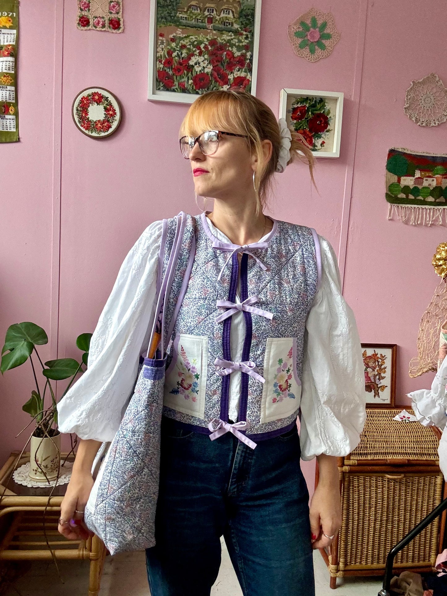 Patchwork and floral tote bag with pockets