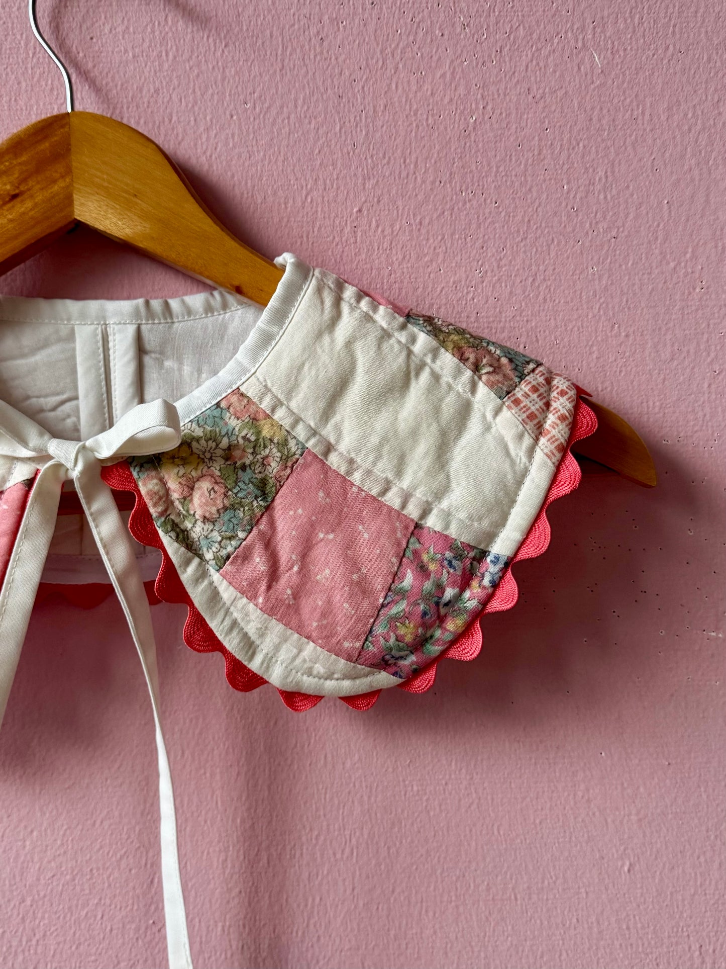 Patchwork collar with salmon ric rac