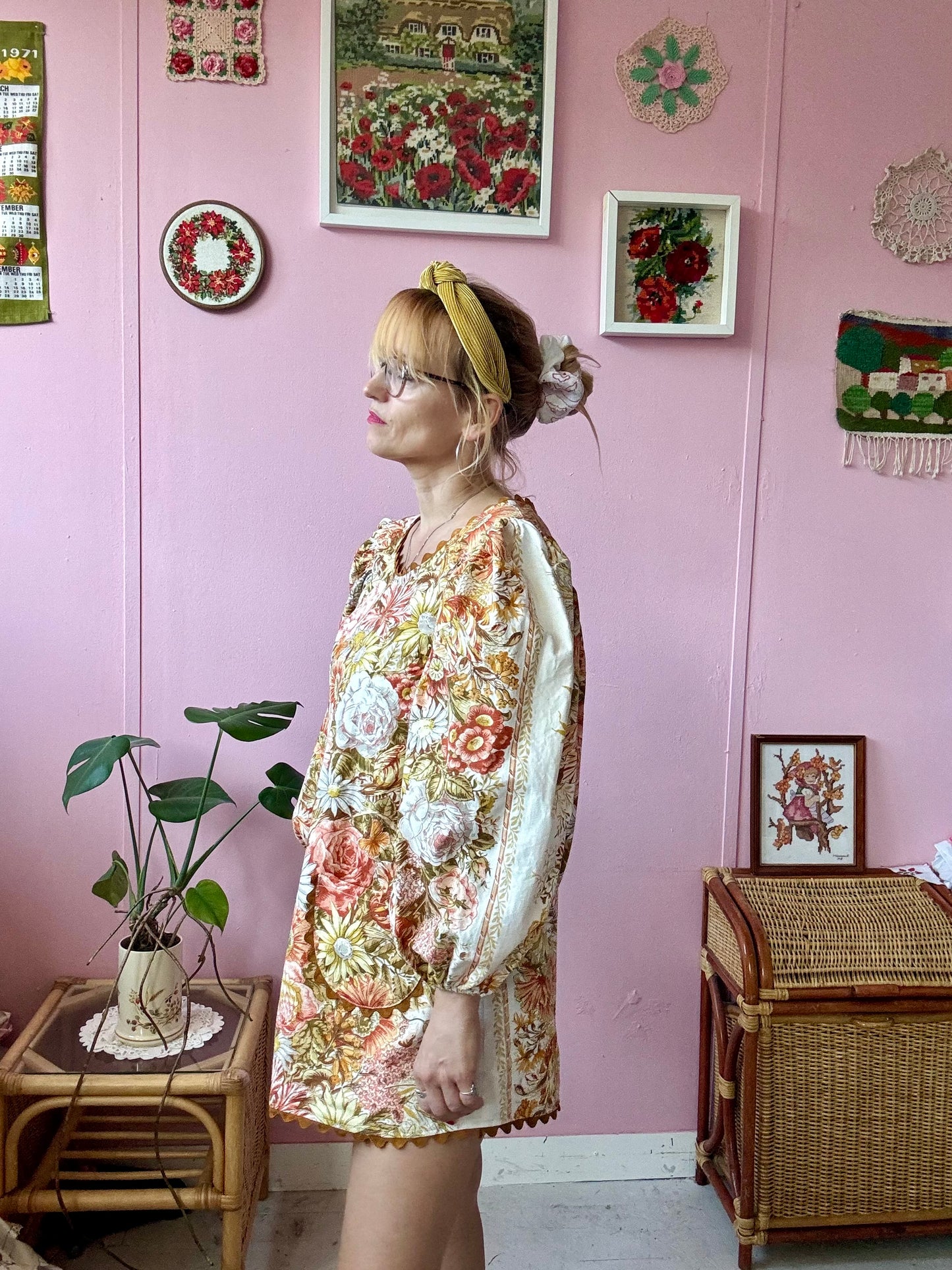 Floral mini dress with long sleeves and ric rac