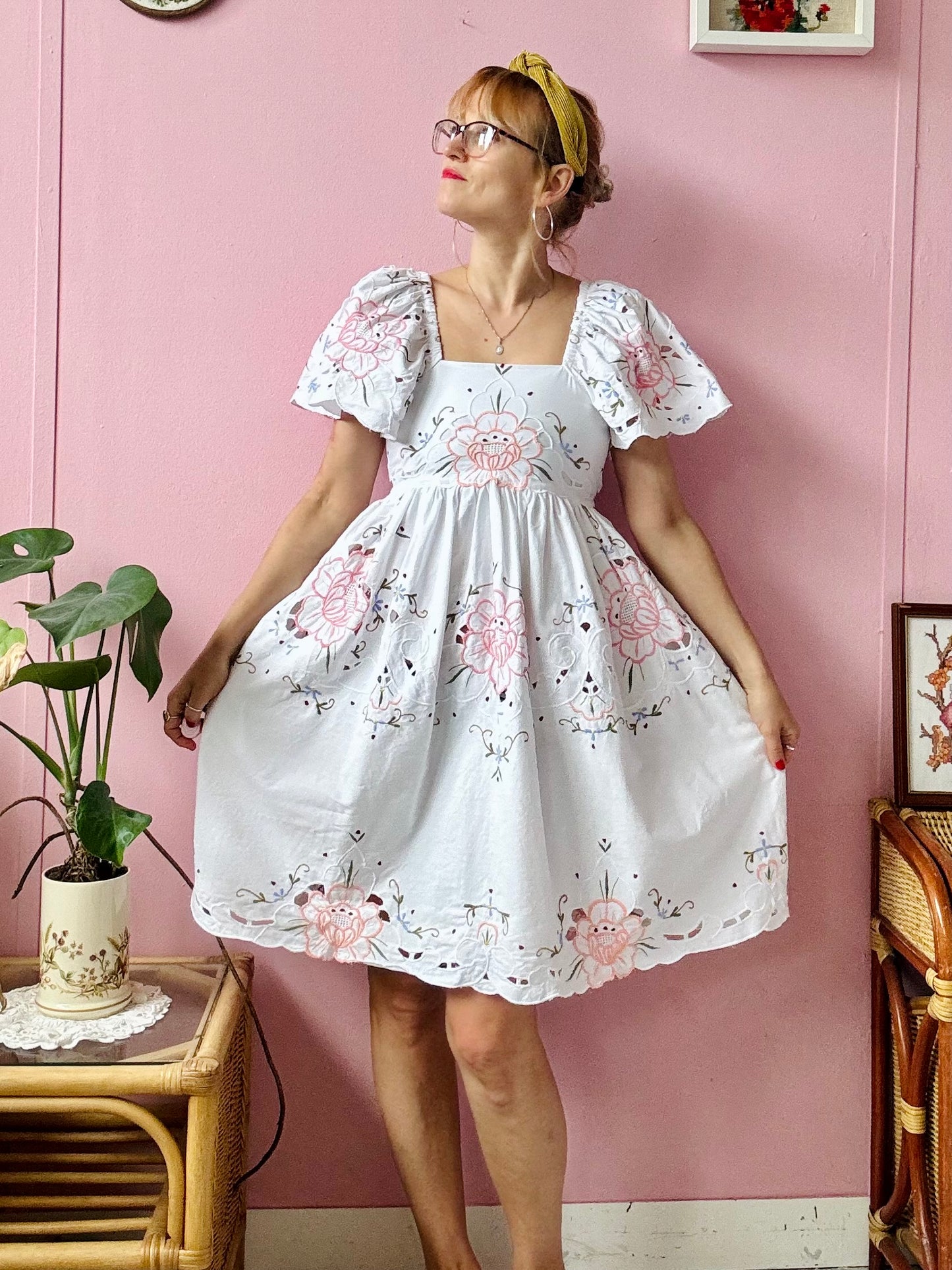 Short dress with floral cut out embroidery