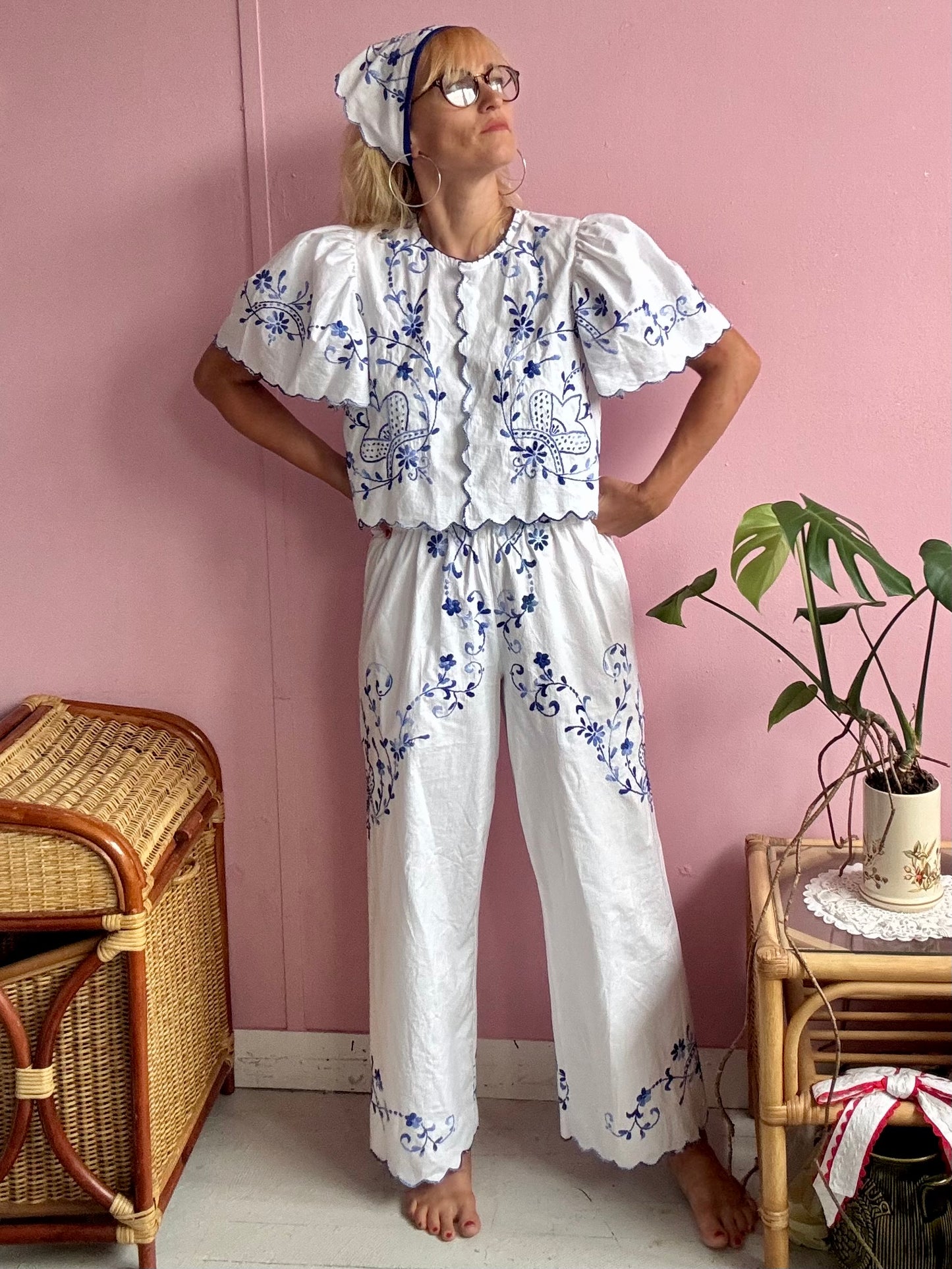 Blue floral embroidery trousers set