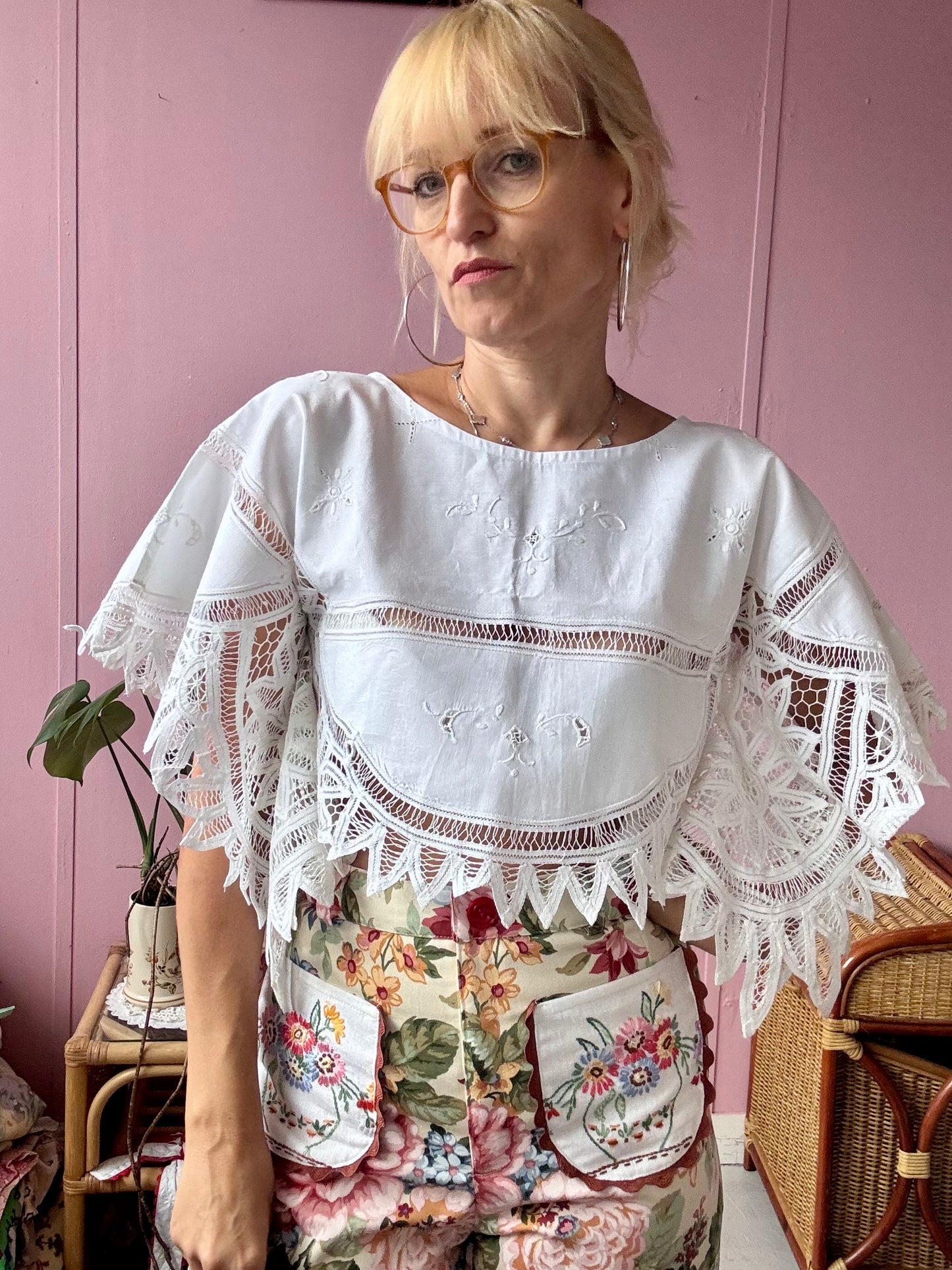 White cotton/lace basic top