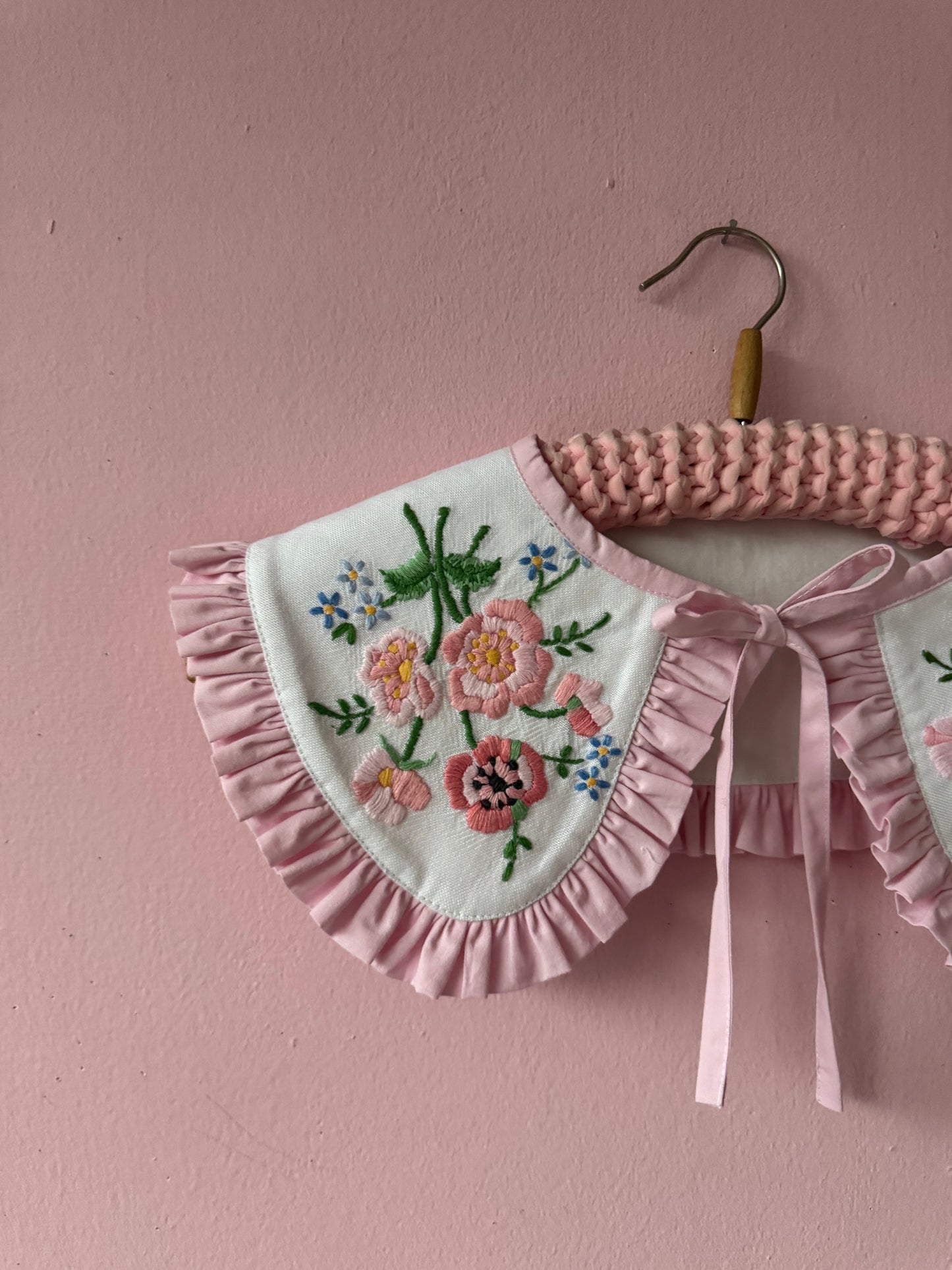 Hand embroidery floral collar with frill