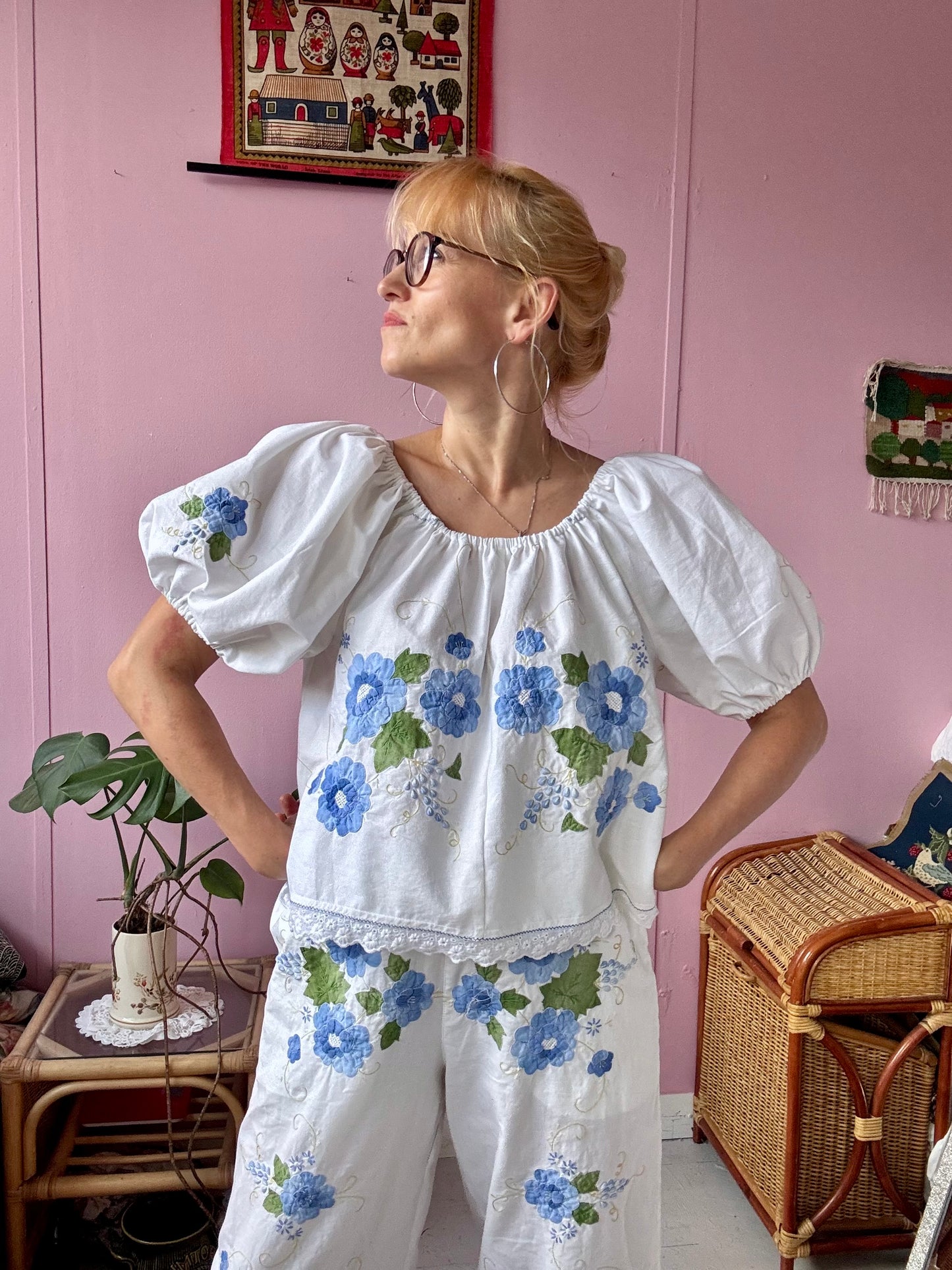 Blue floral appliqués trousers set