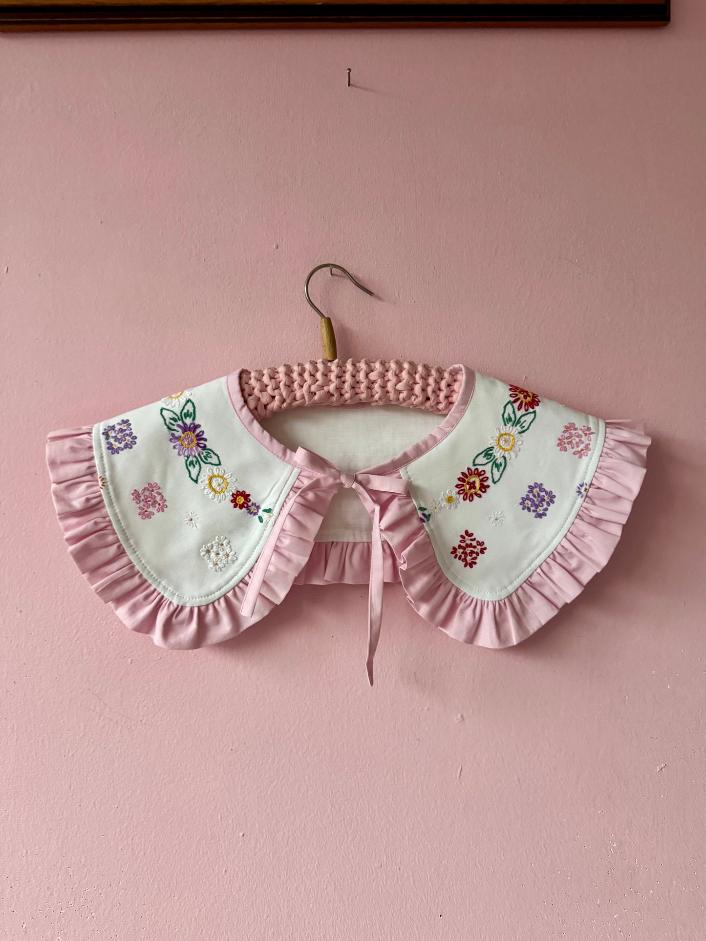 Hand embroidery floral collar with frill
