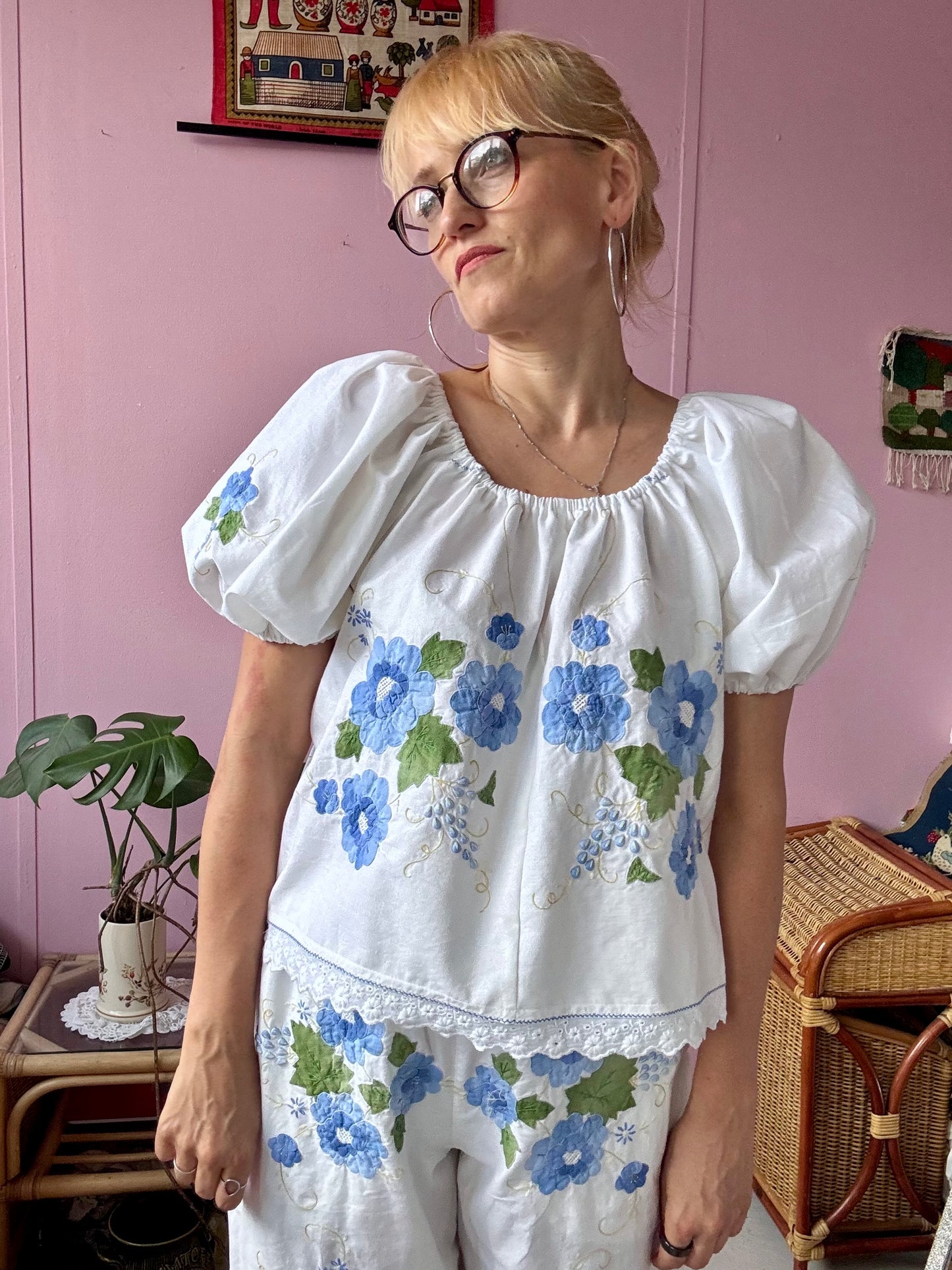 Blue floral appliqués trousers set