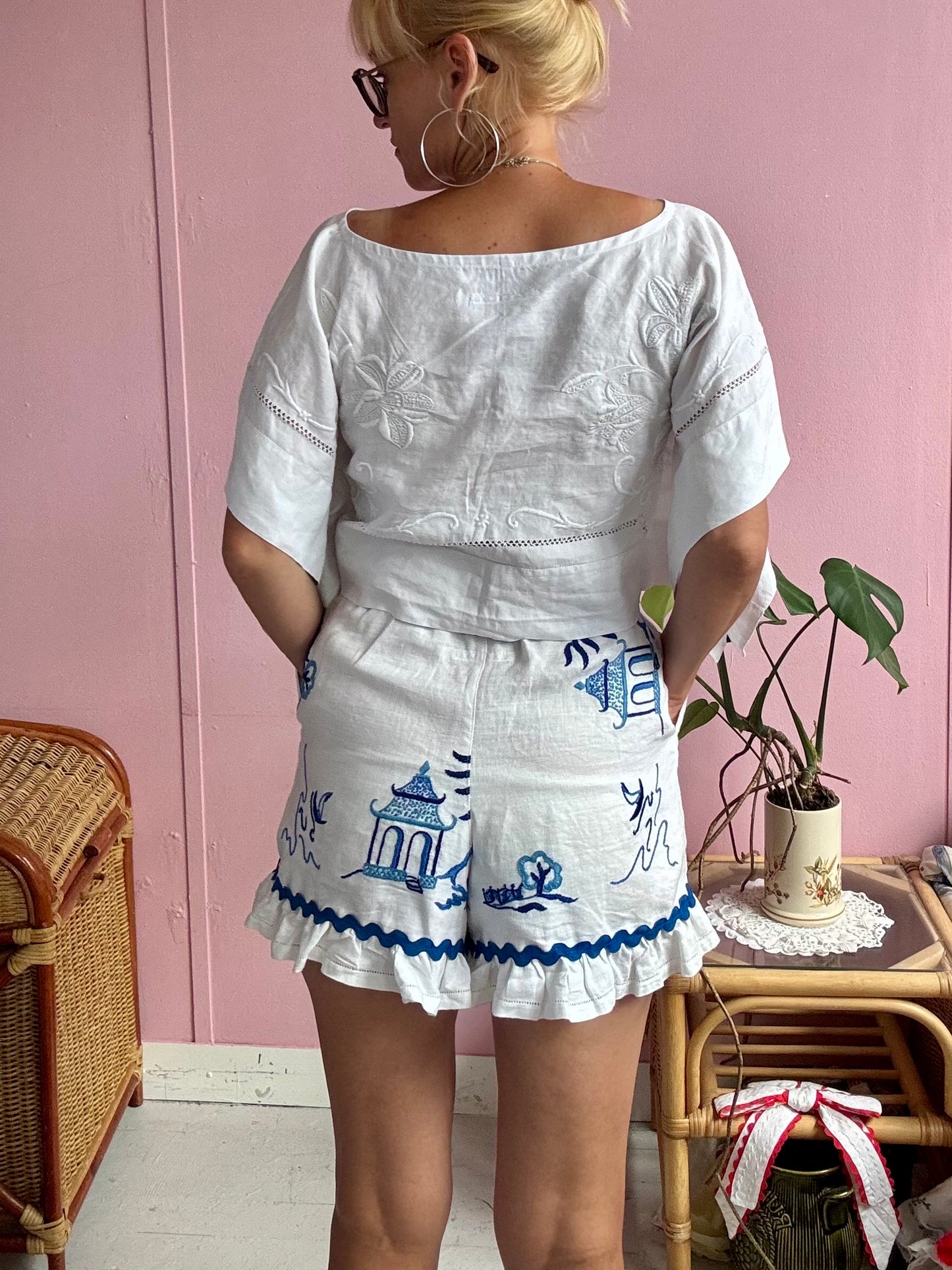 White shorts with frill