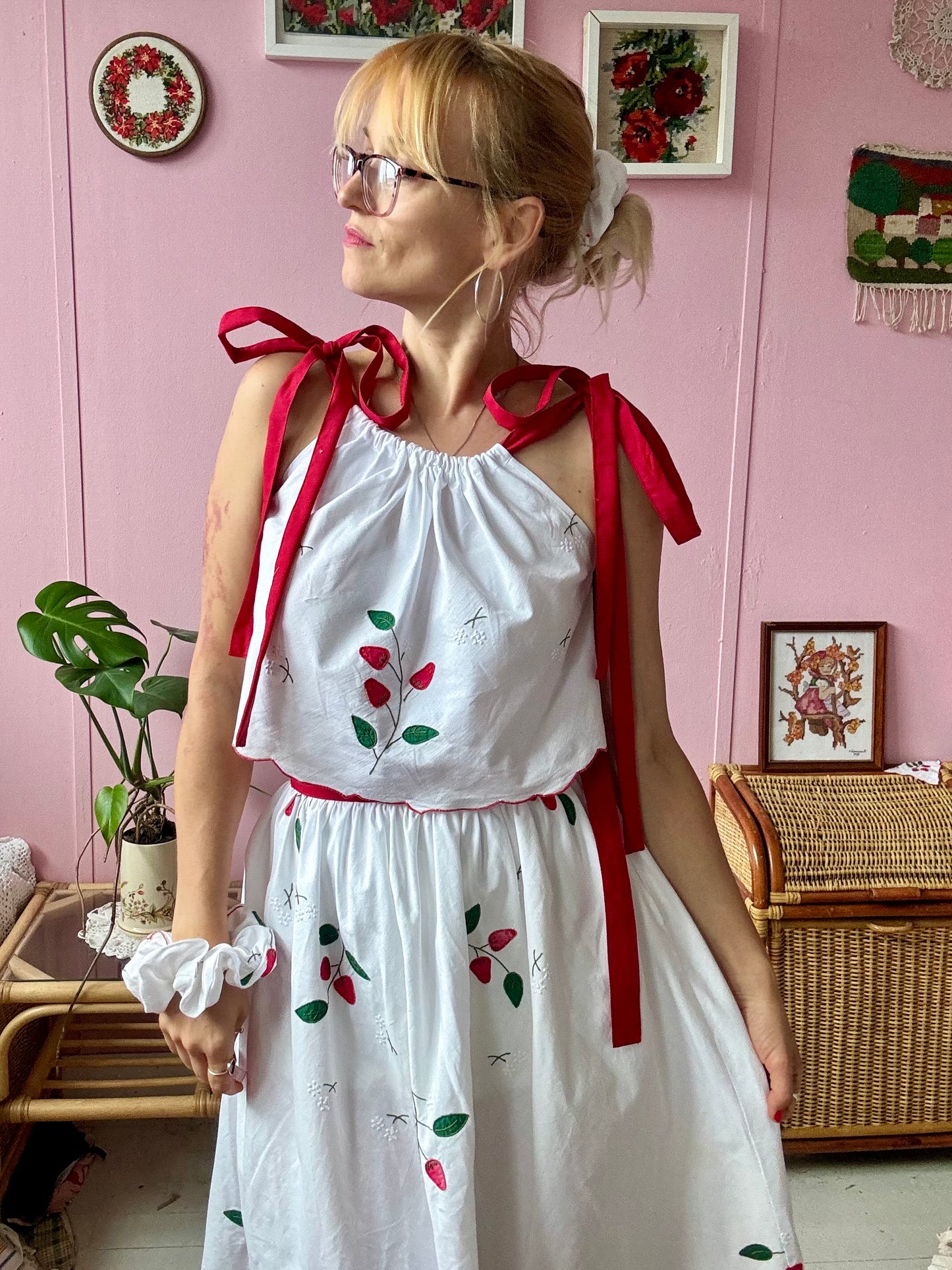 Strawberries twin set with scrunchie