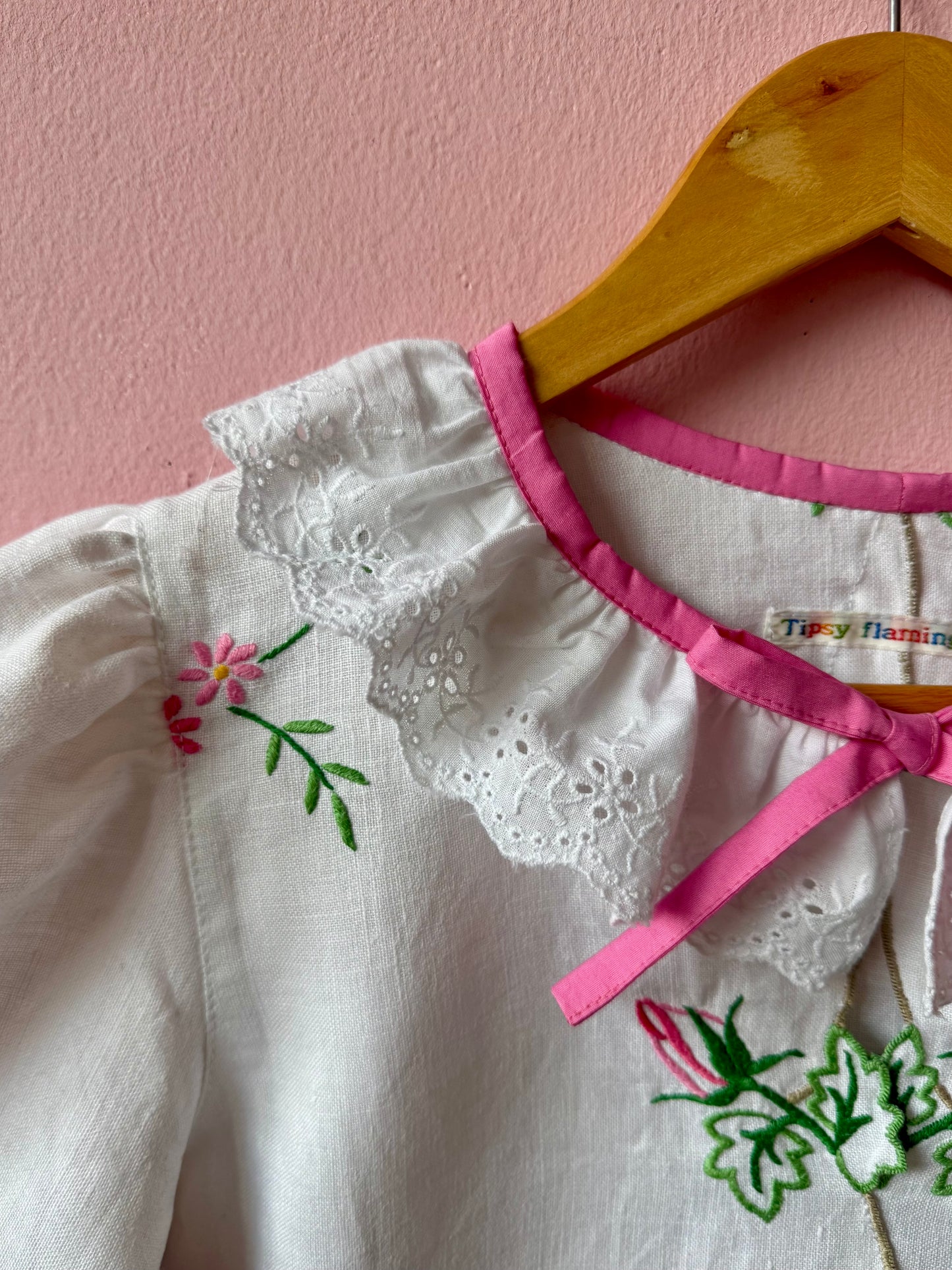 Linen blouse with roses embroidery