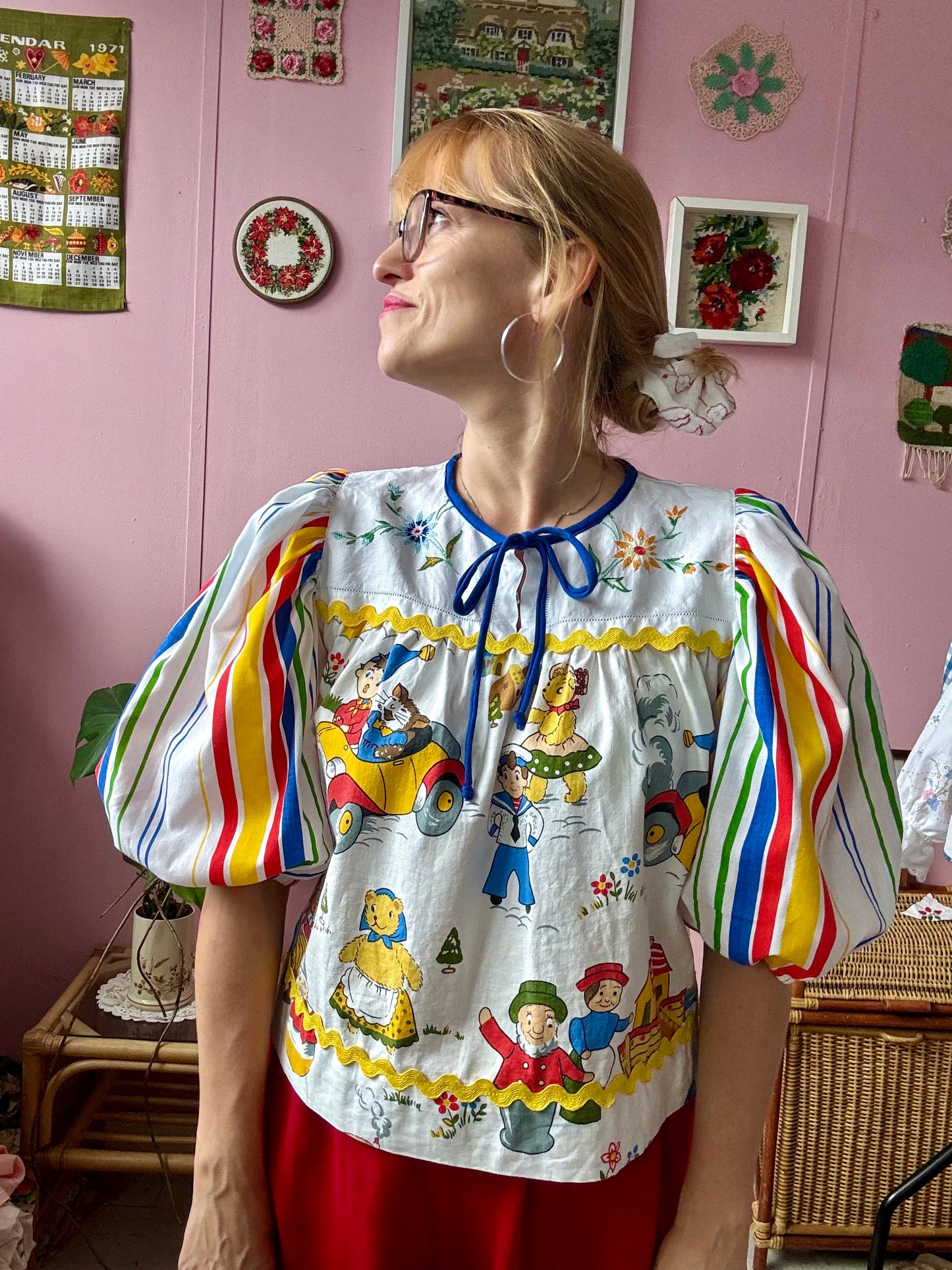 Vintage nursery print blouse with stripes sleeves