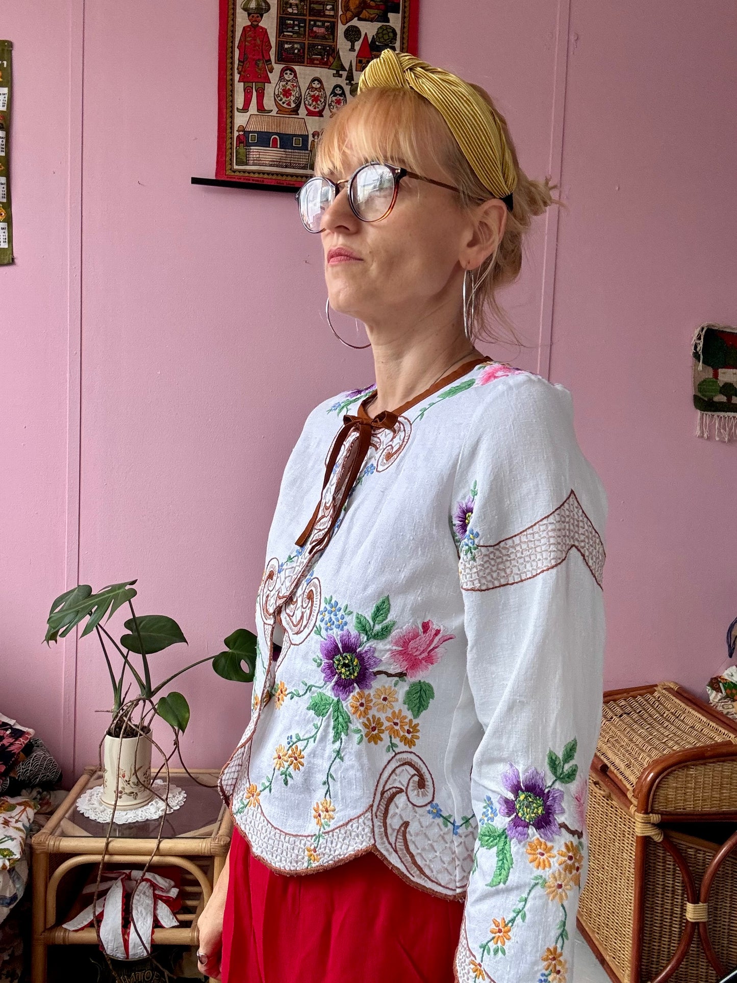 Blouse/light jacket with embroidery