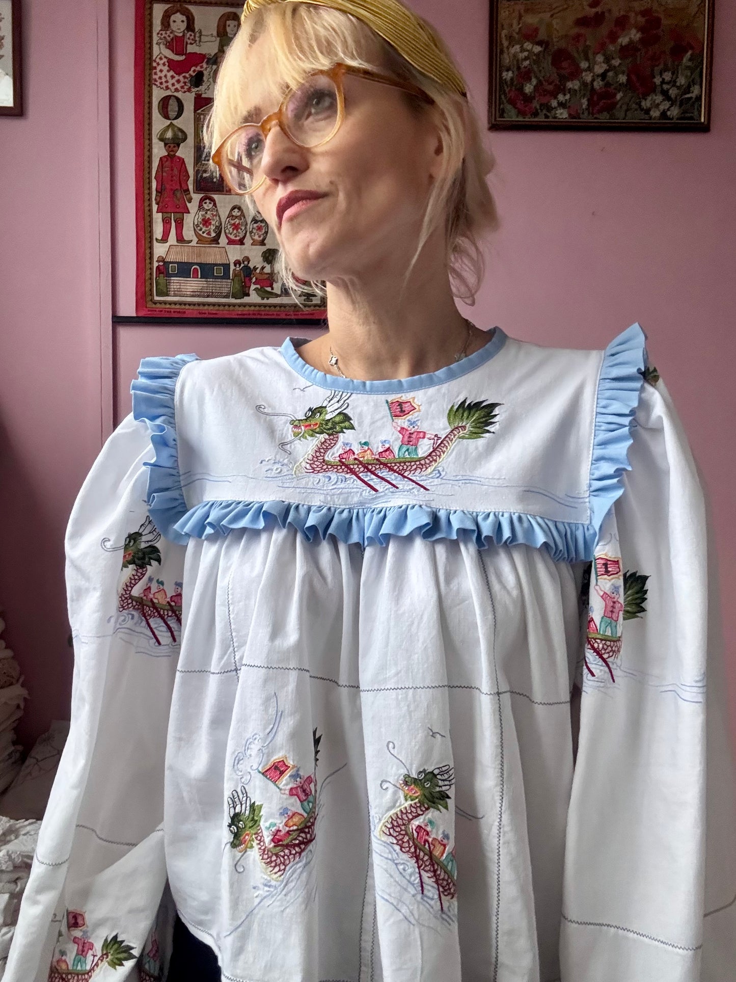 Dragon embroidery blouse with blue frill