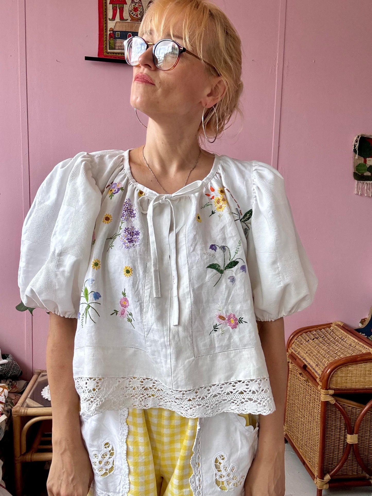Floral embroidery blouse with lace hemline trim