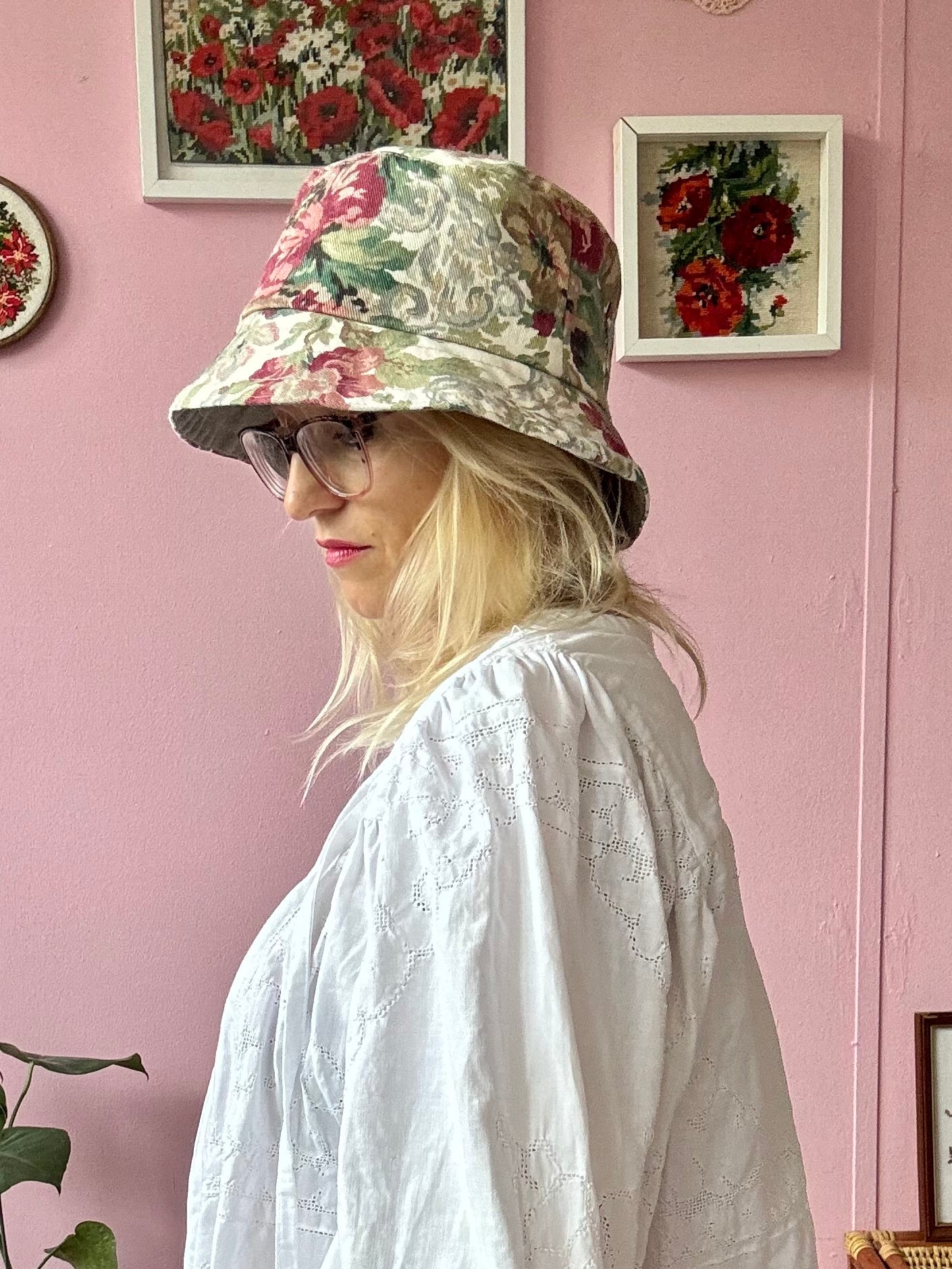 Reversible bucket hat