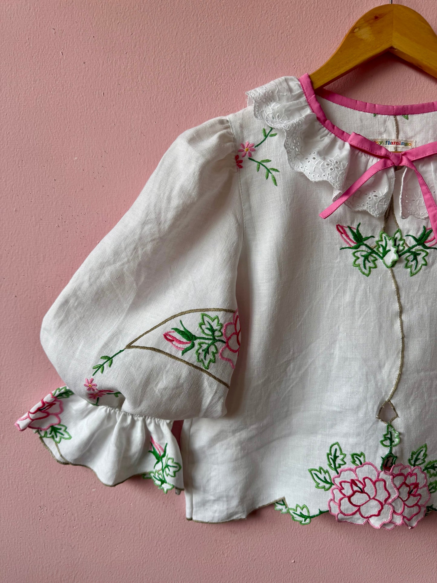 Linen blouse with roses embroidery