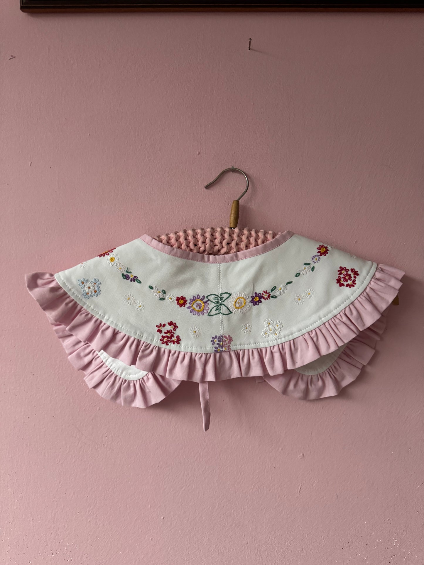 Hand embroidery floral collar with frill