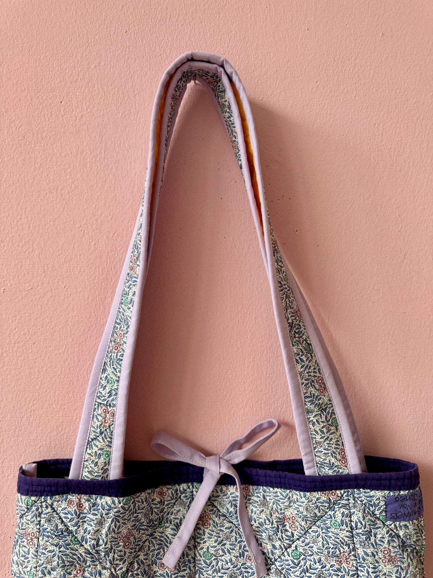 Patchwork and floral tote bag with pockets