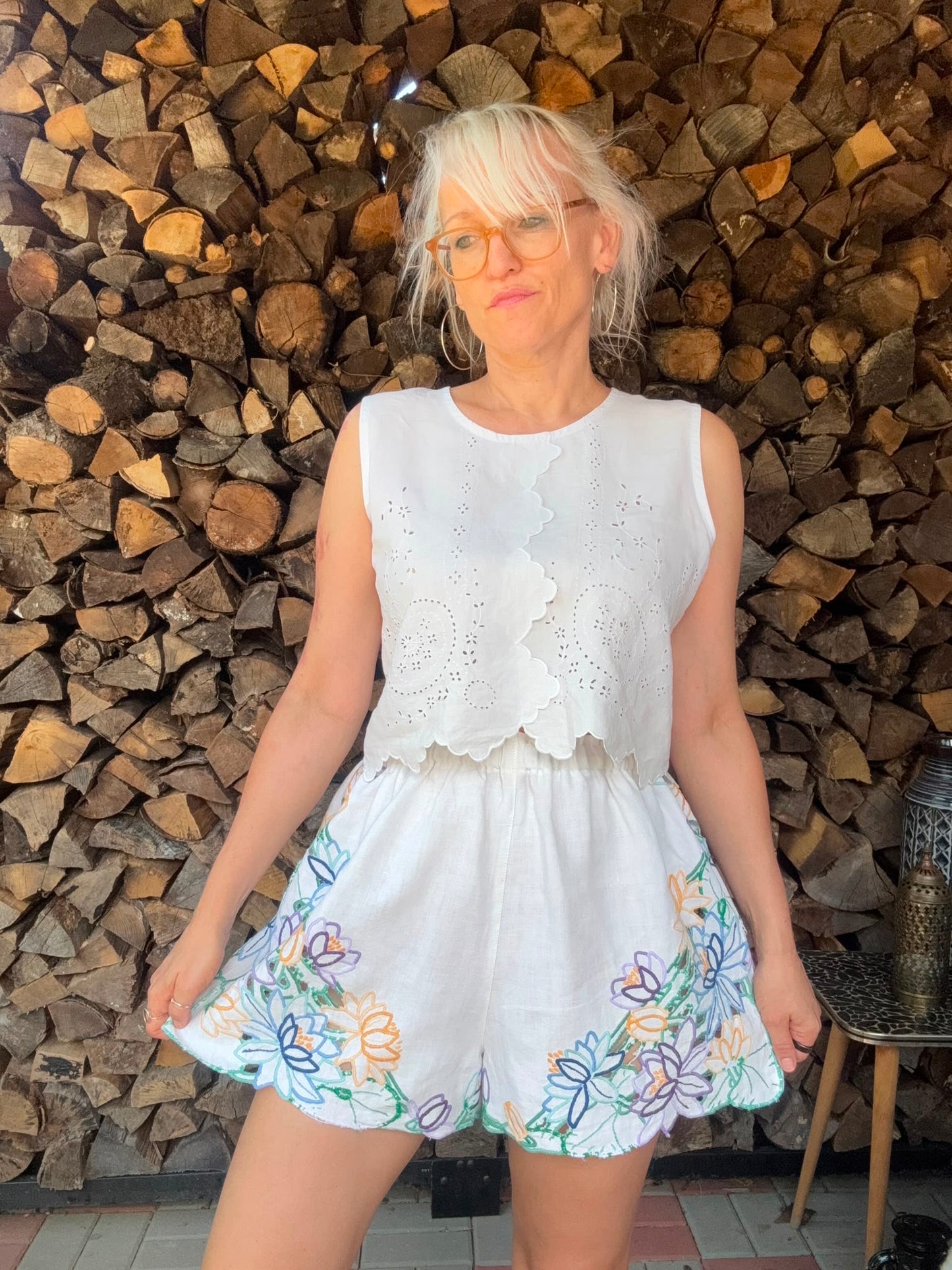 Linen shorts with floral details