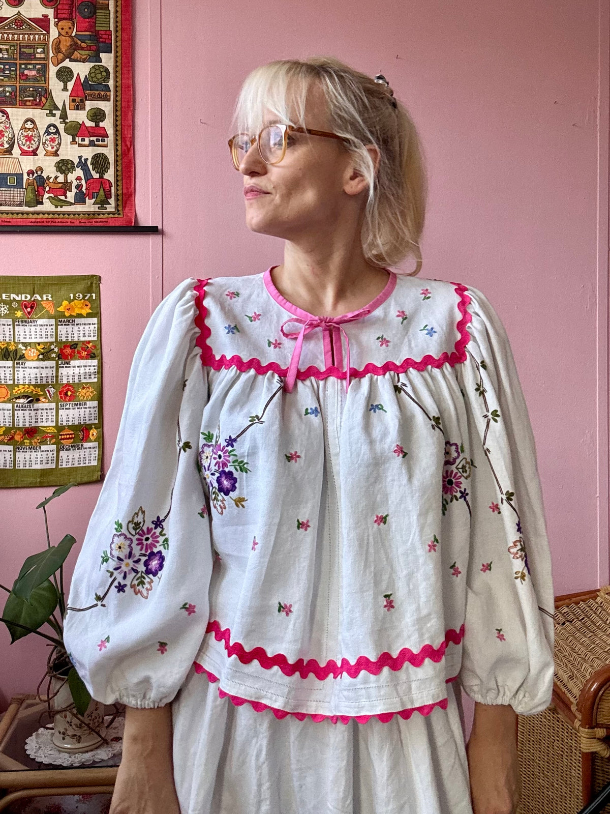 Linen floral blouse with pink ric rac