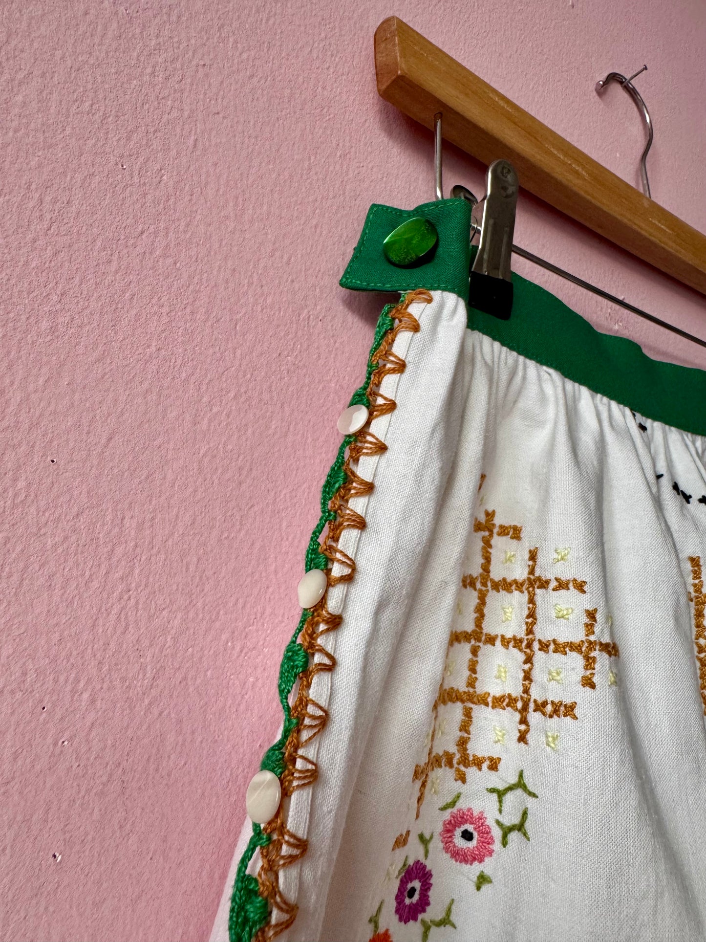 Embroidery skirt with green waistband