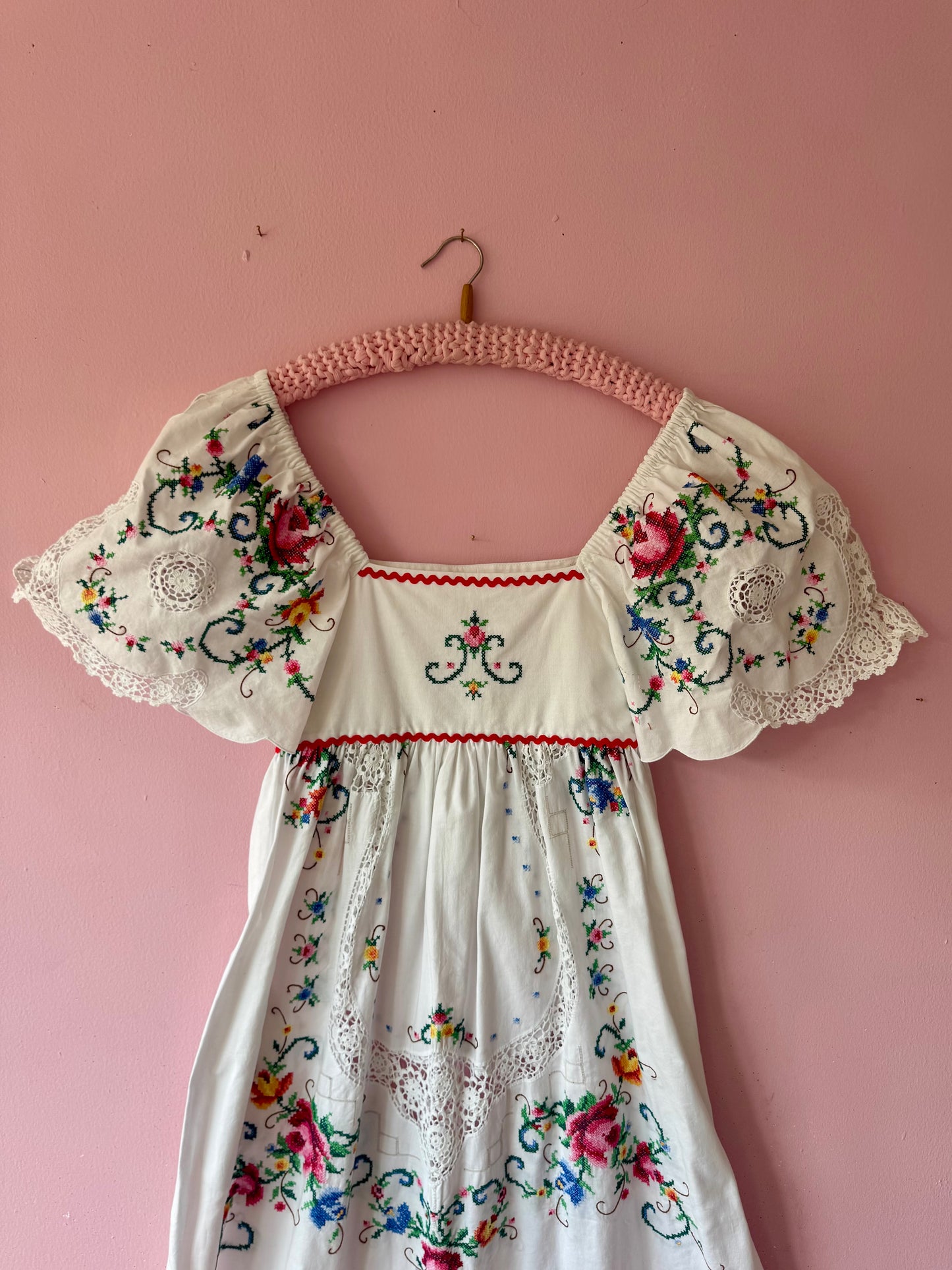 Roses embroidery maxi dress