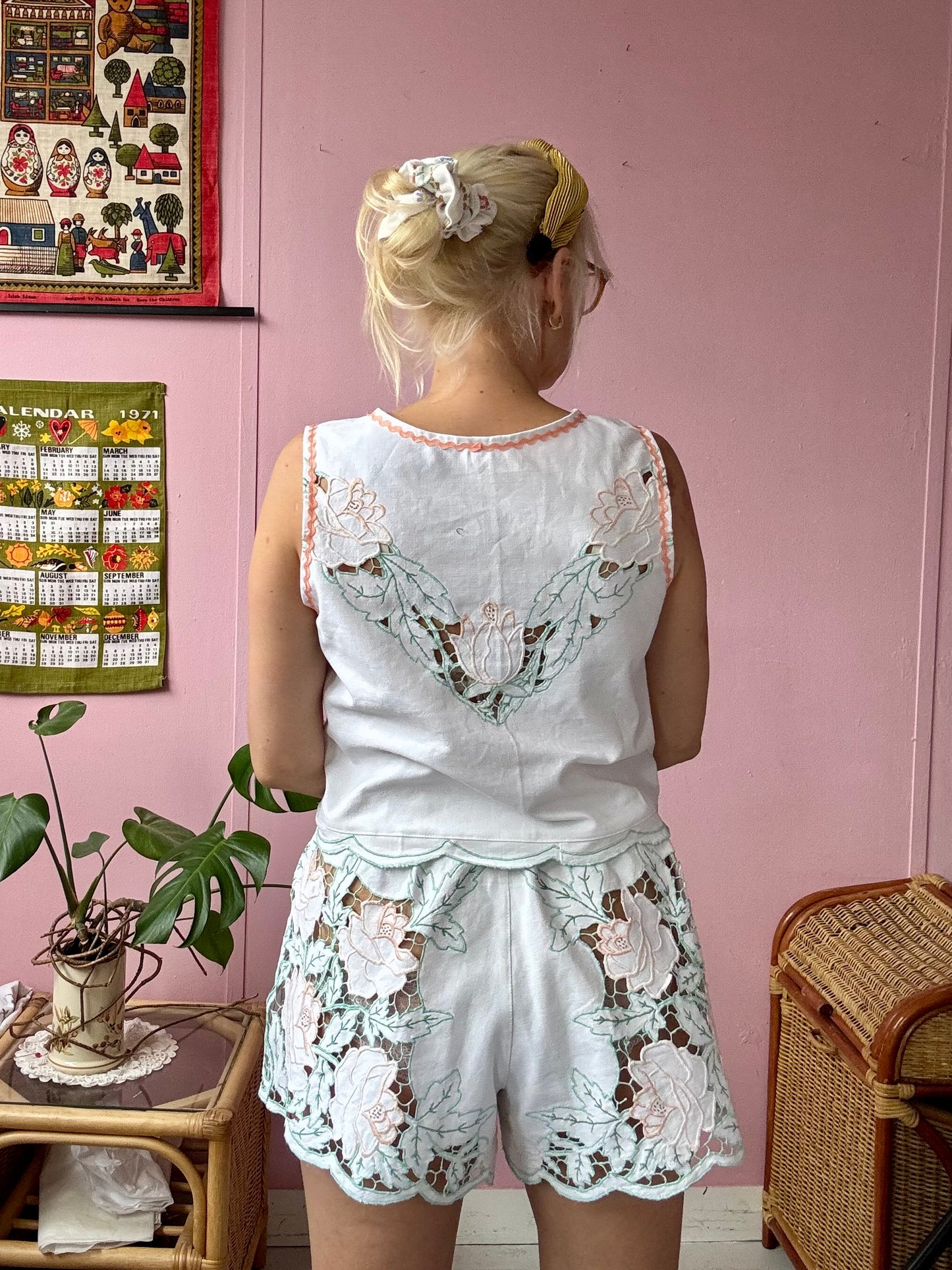 Cut out embroidery shorts set