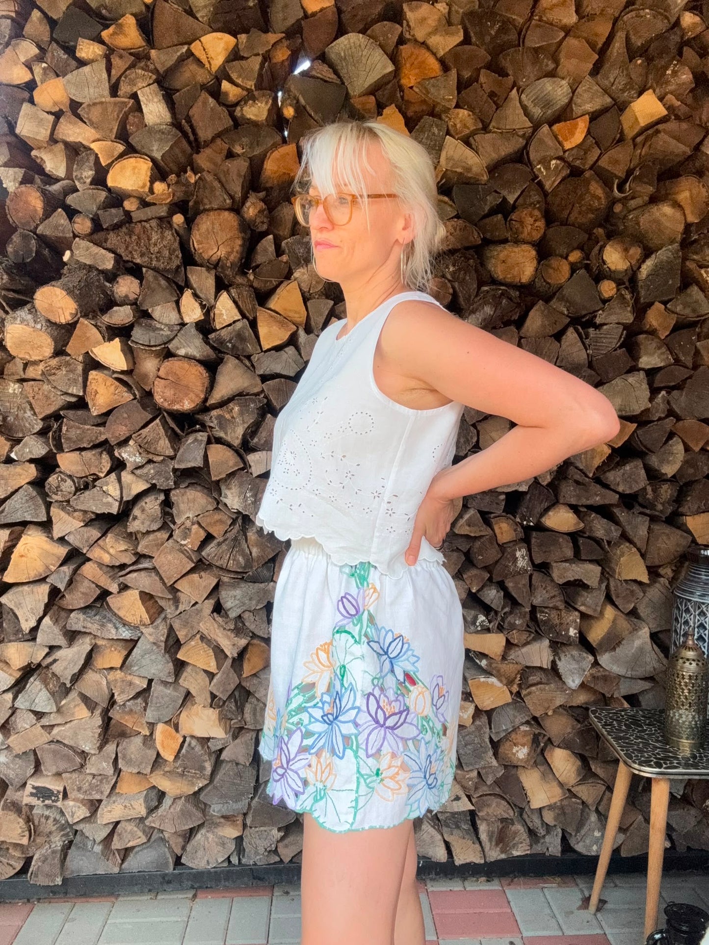 Linen shorts with floral details