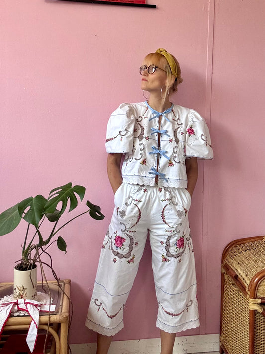 Roses embroidery trousers set