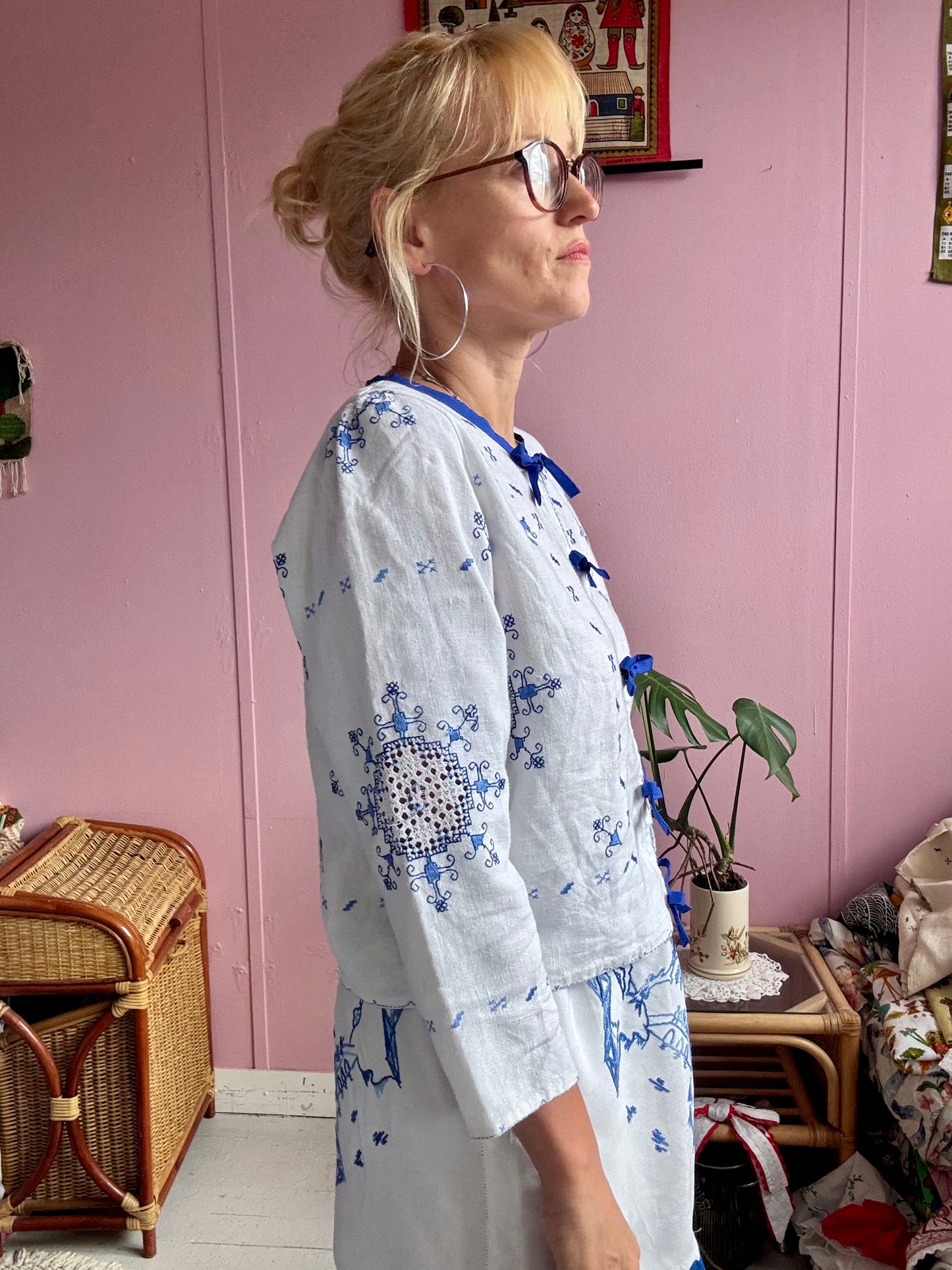 White linen blouse/light jacket with blue bows