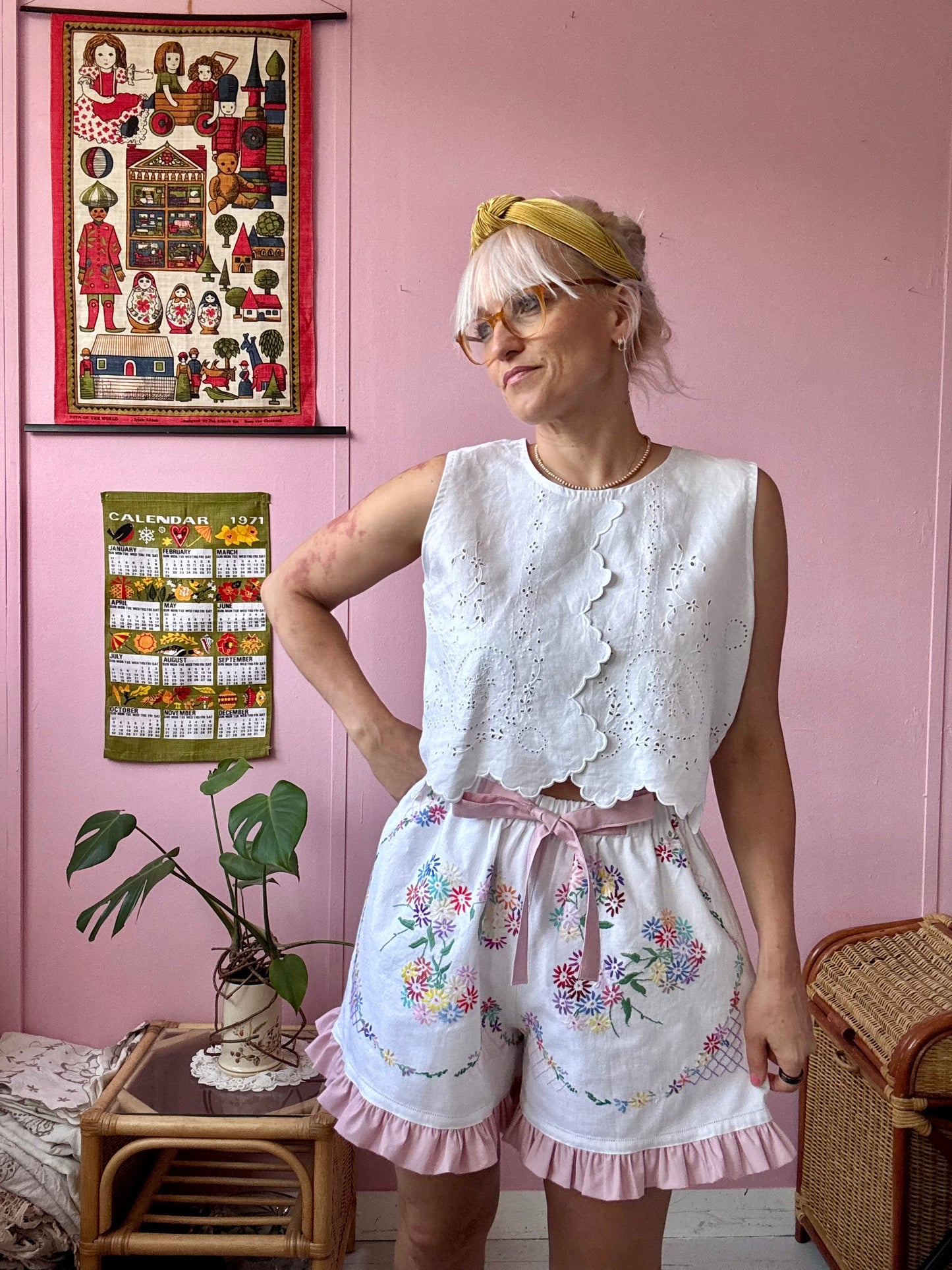 Floral shorts with pink frill