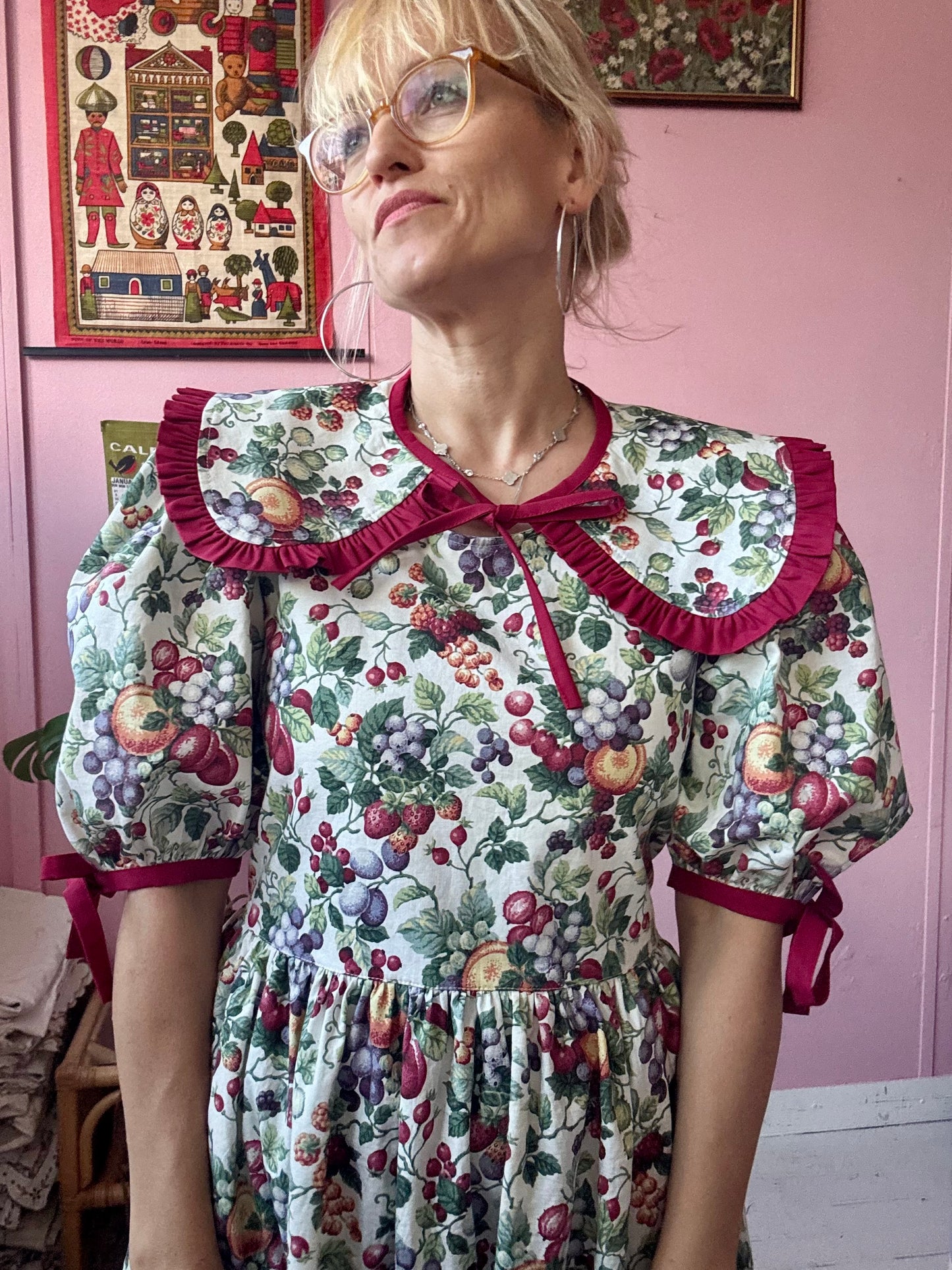 White fruity dress with detachable collar