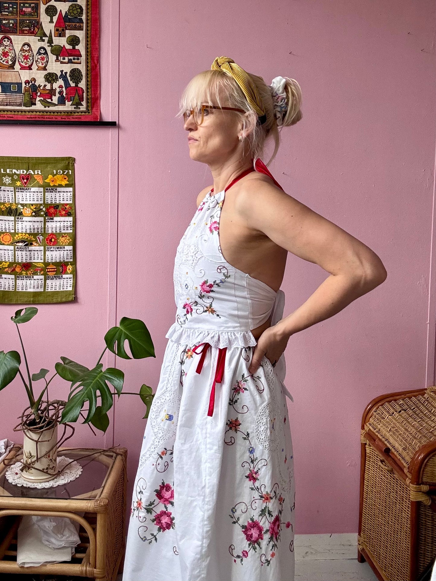 Embroidery skirt set with red bows
