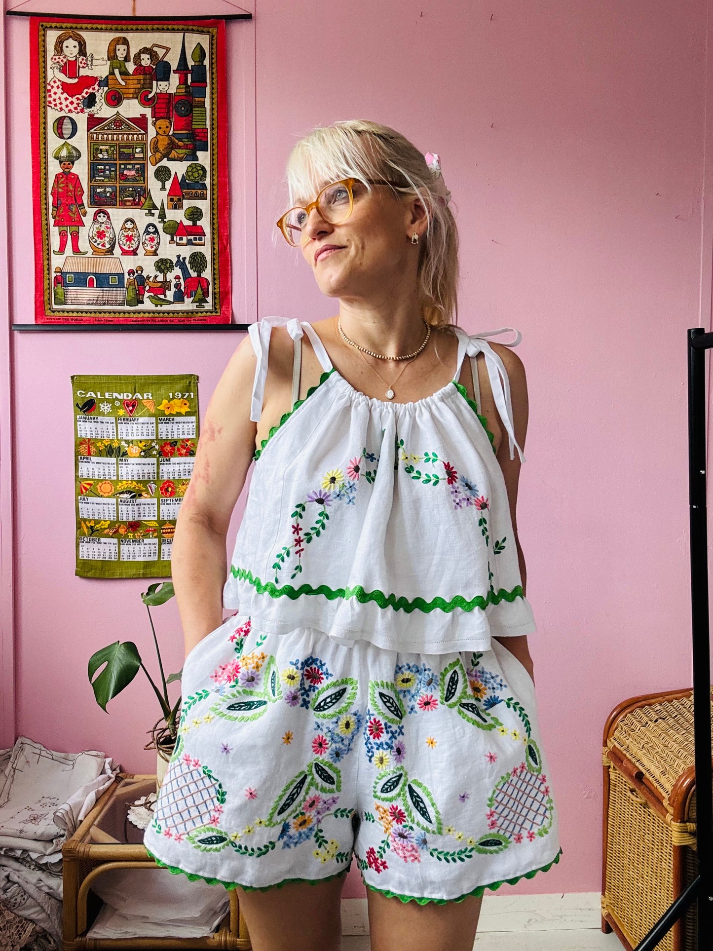 Embroidery shorts set