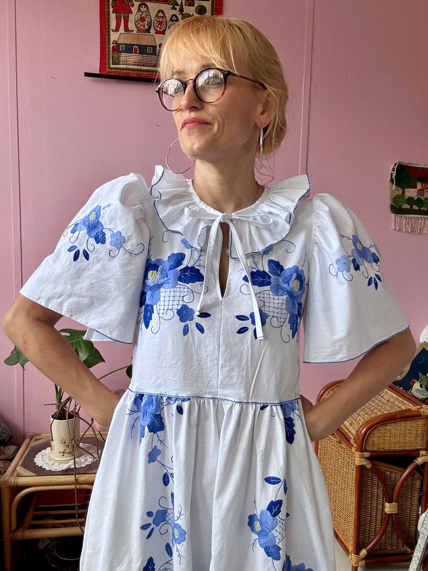 Maxi dress with blue floral appliqués