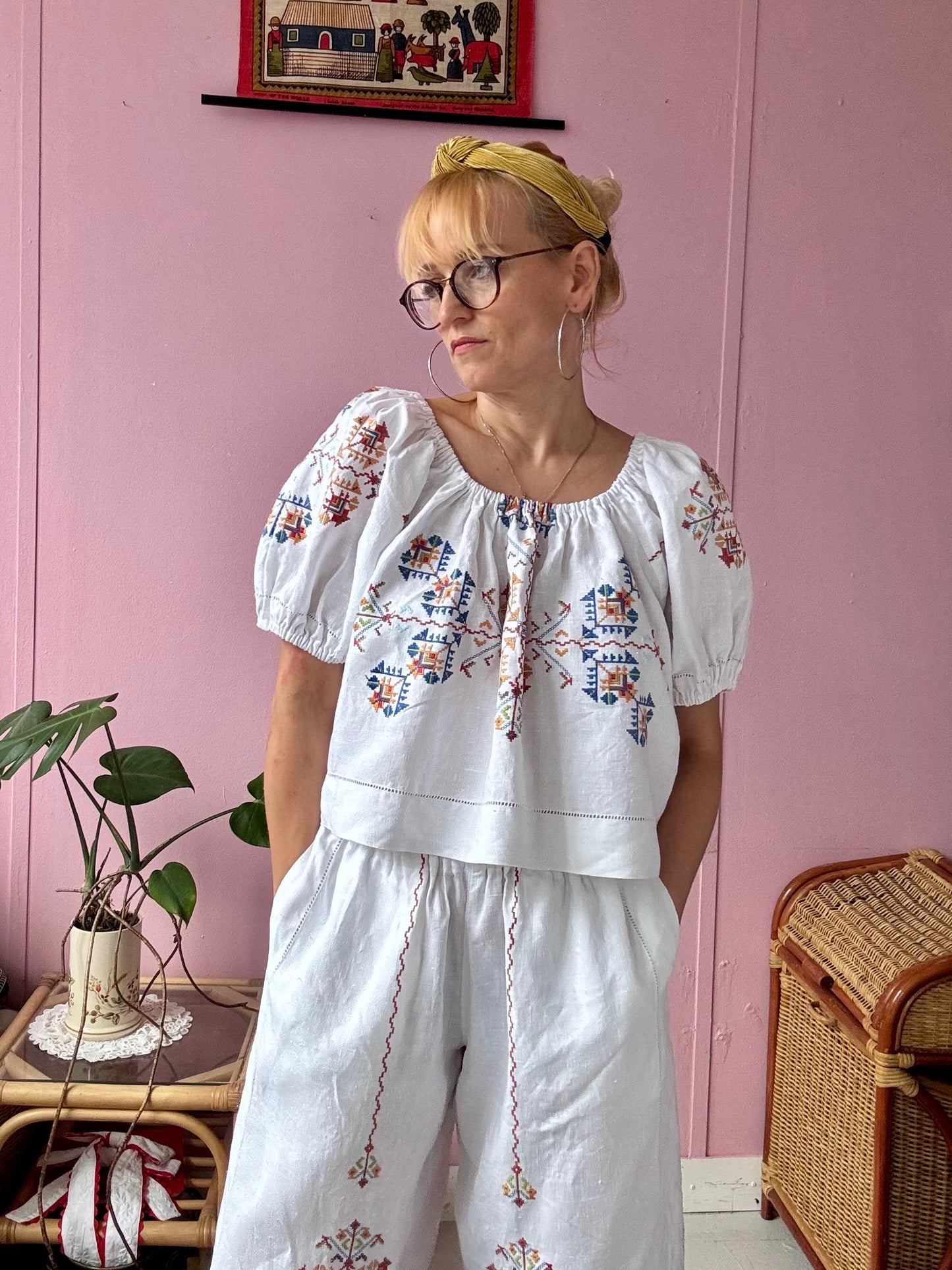Light linen trousers set