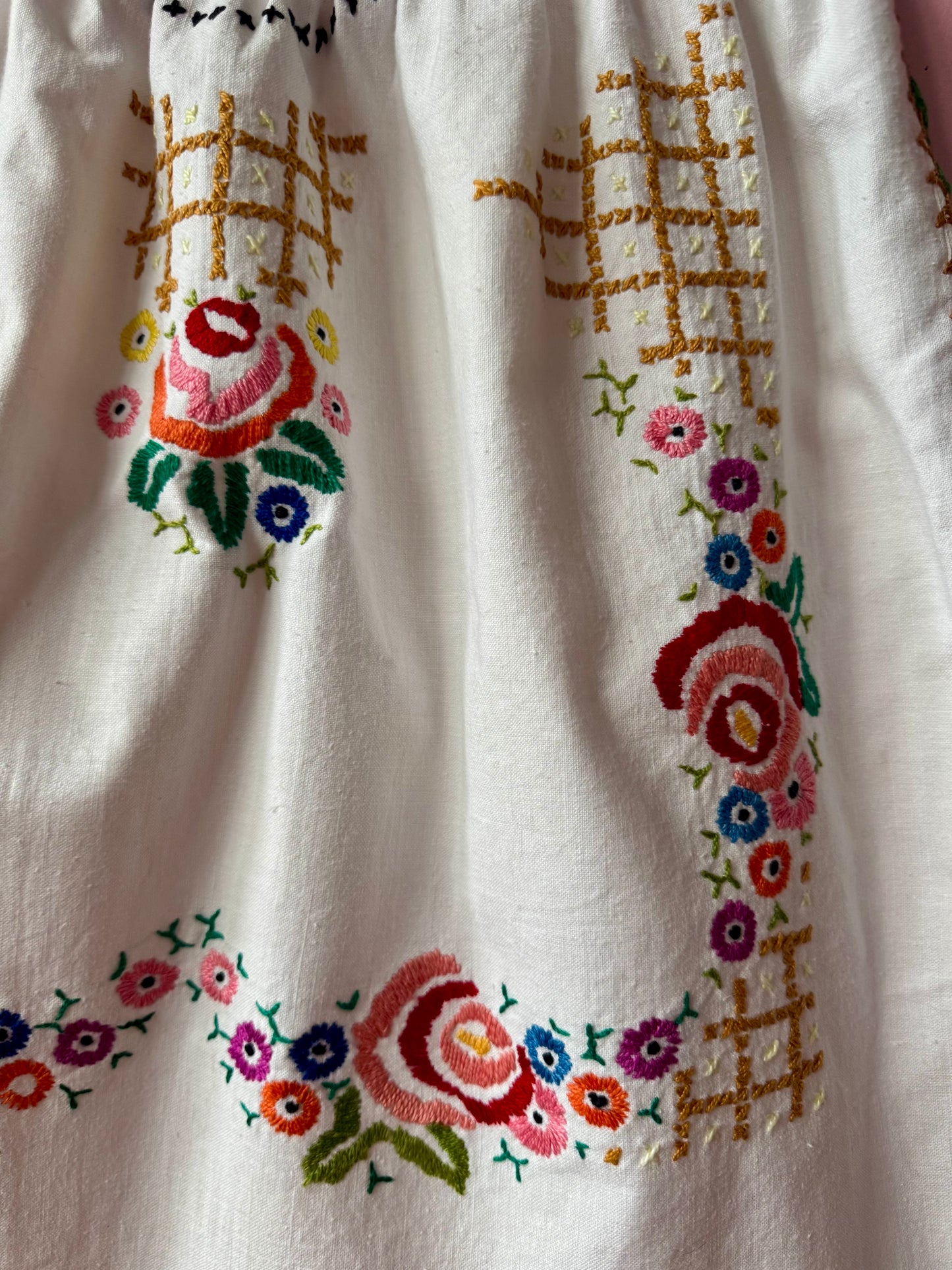 Embroidery skirt with green waistband