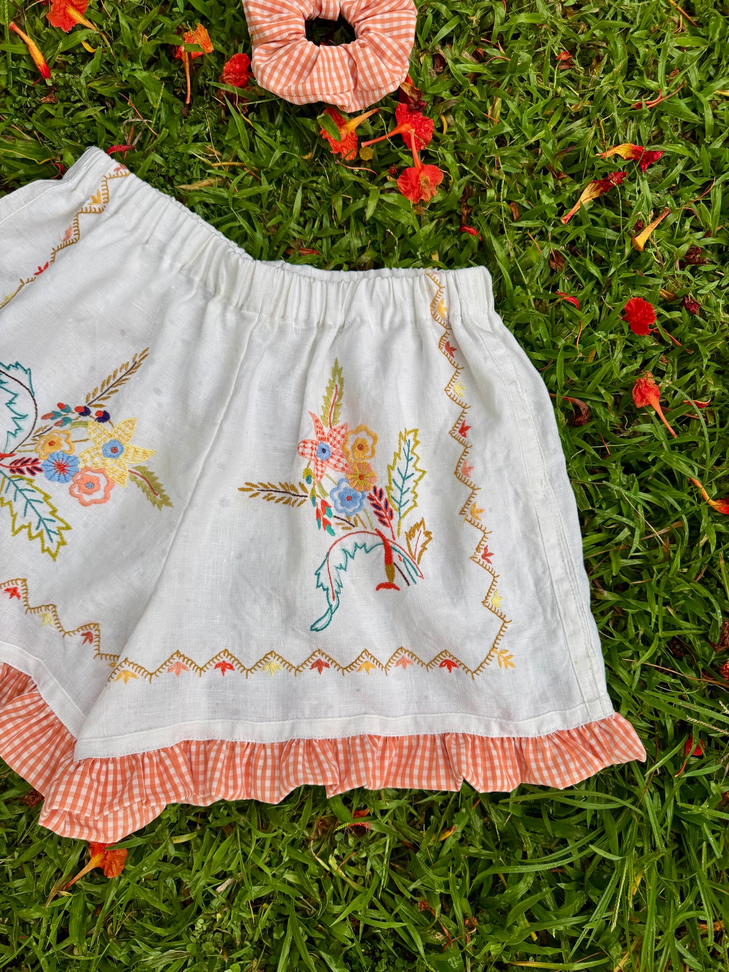 Linen floral shorts with orange gingham frill