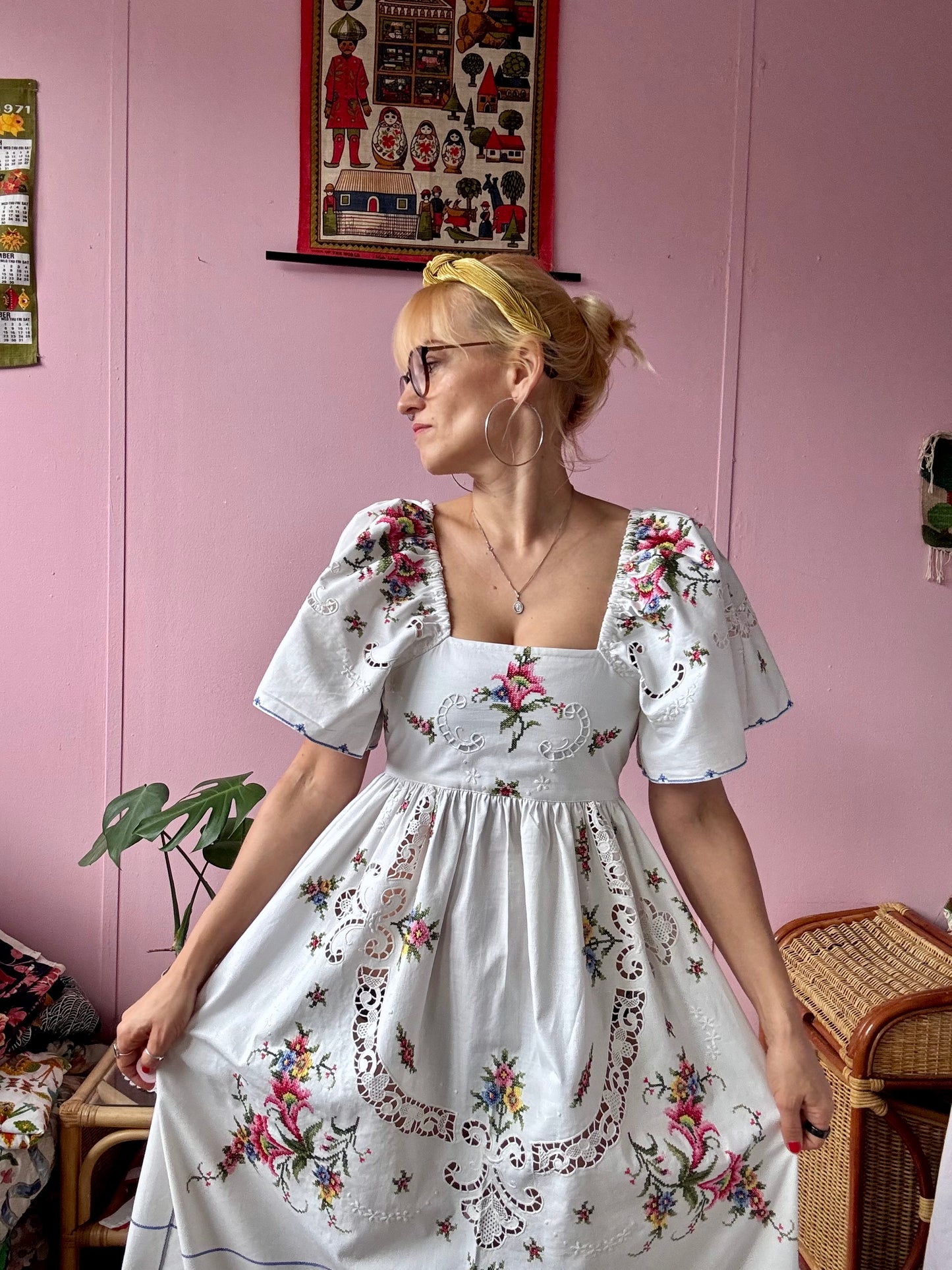 Maxi dress with embroidery and lace